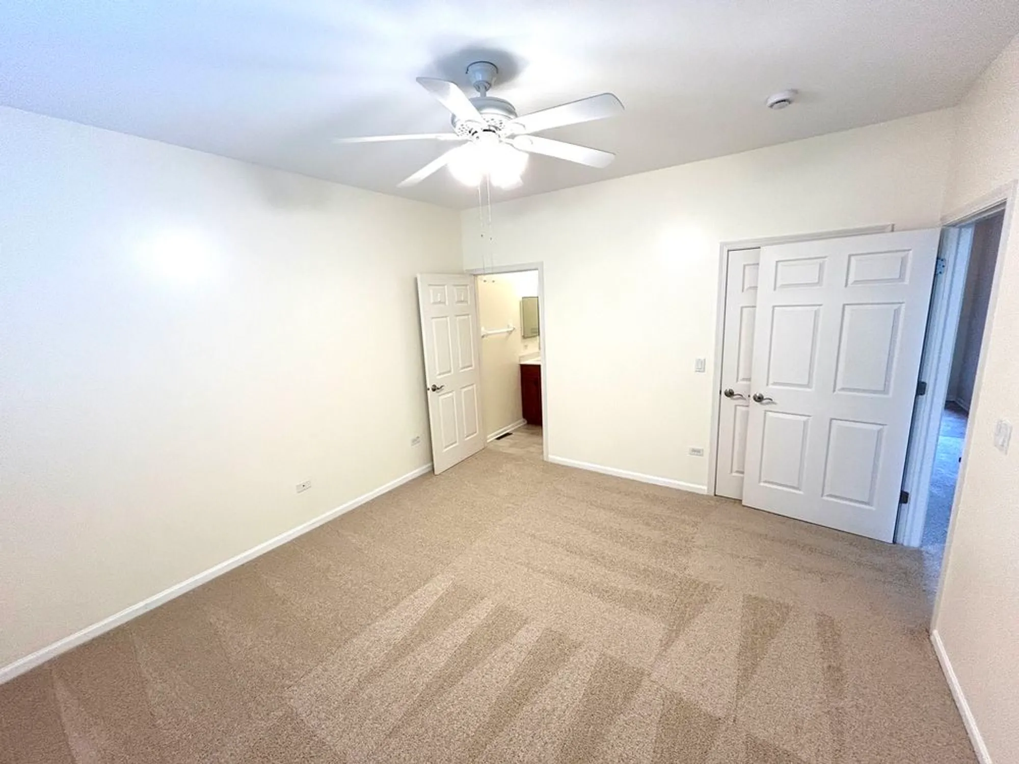 Property Slideshow image 10 of 22 | 21253 legion lake ct, Crest Hill, IL, 60403