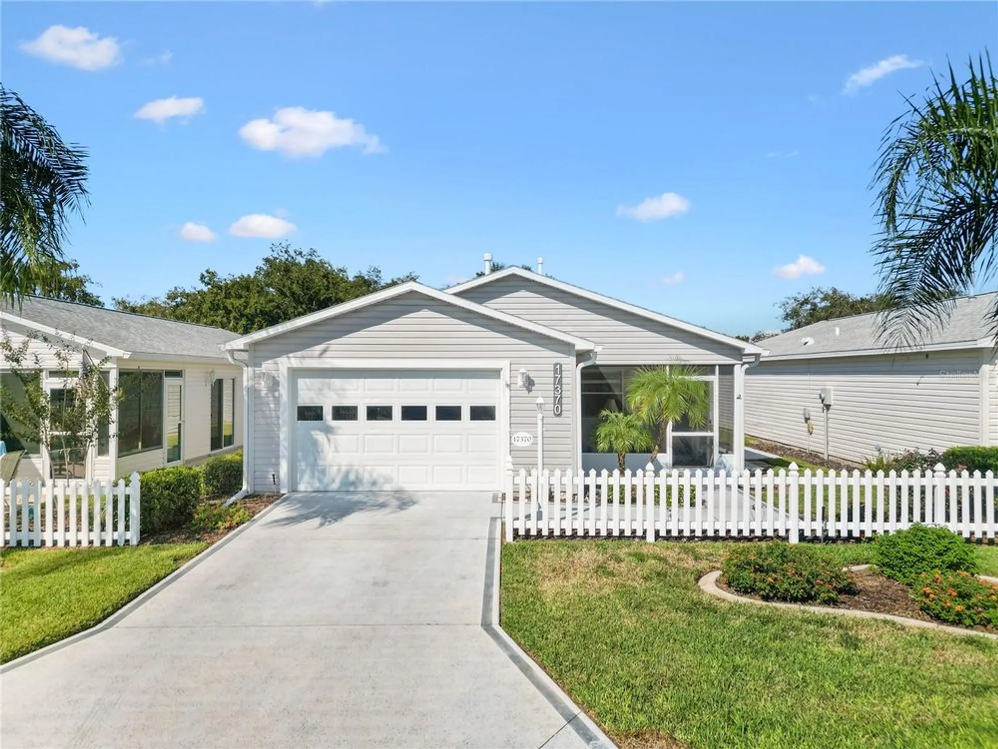 Property Slideshow image 1 of 30 | 17370 se 82nd roslyn ct, The Villages, FL, 32162