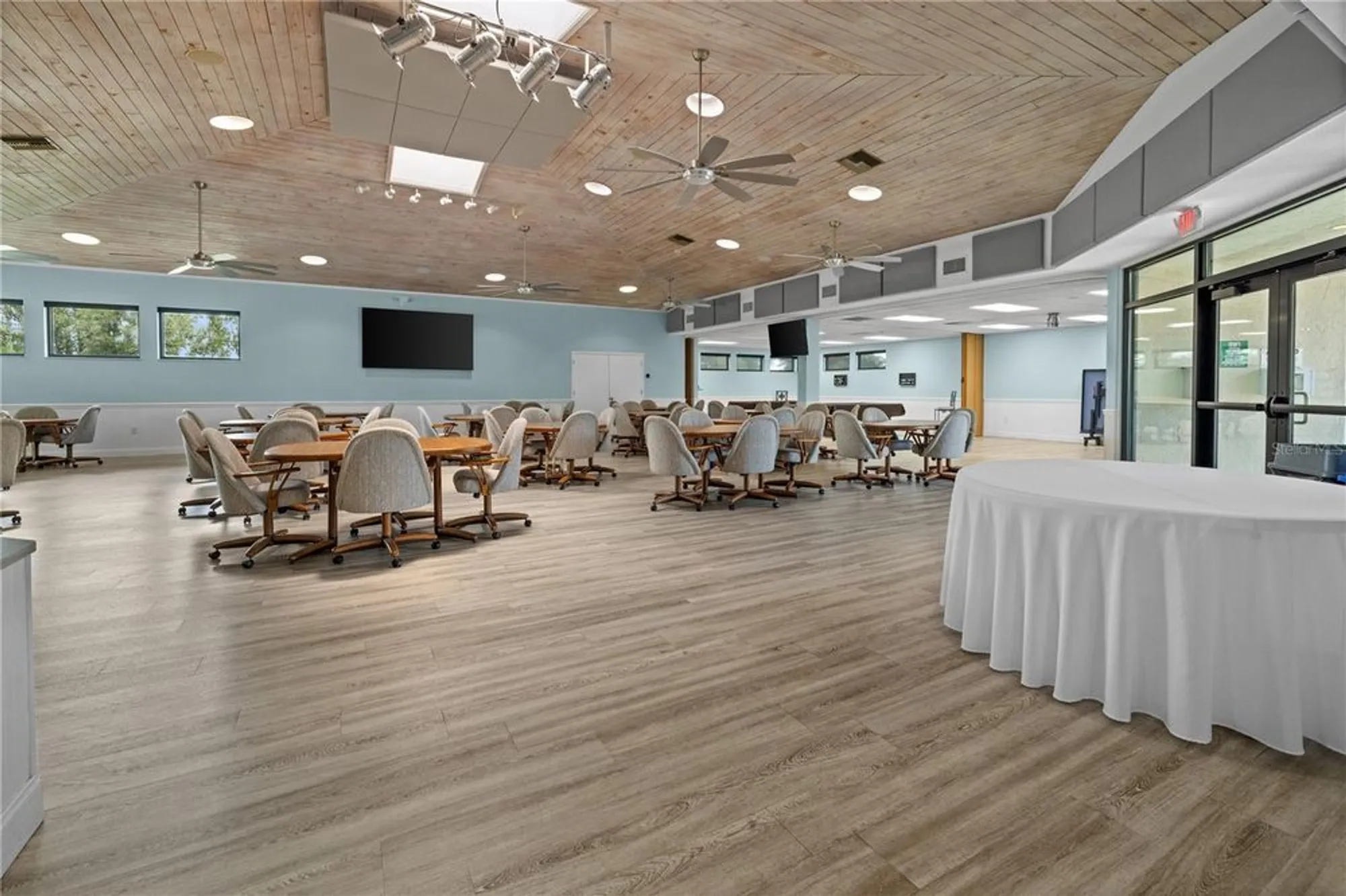 Property Slideshow image 29 of 38 | 404 cypress forest dr, Englewood, FL, 34223