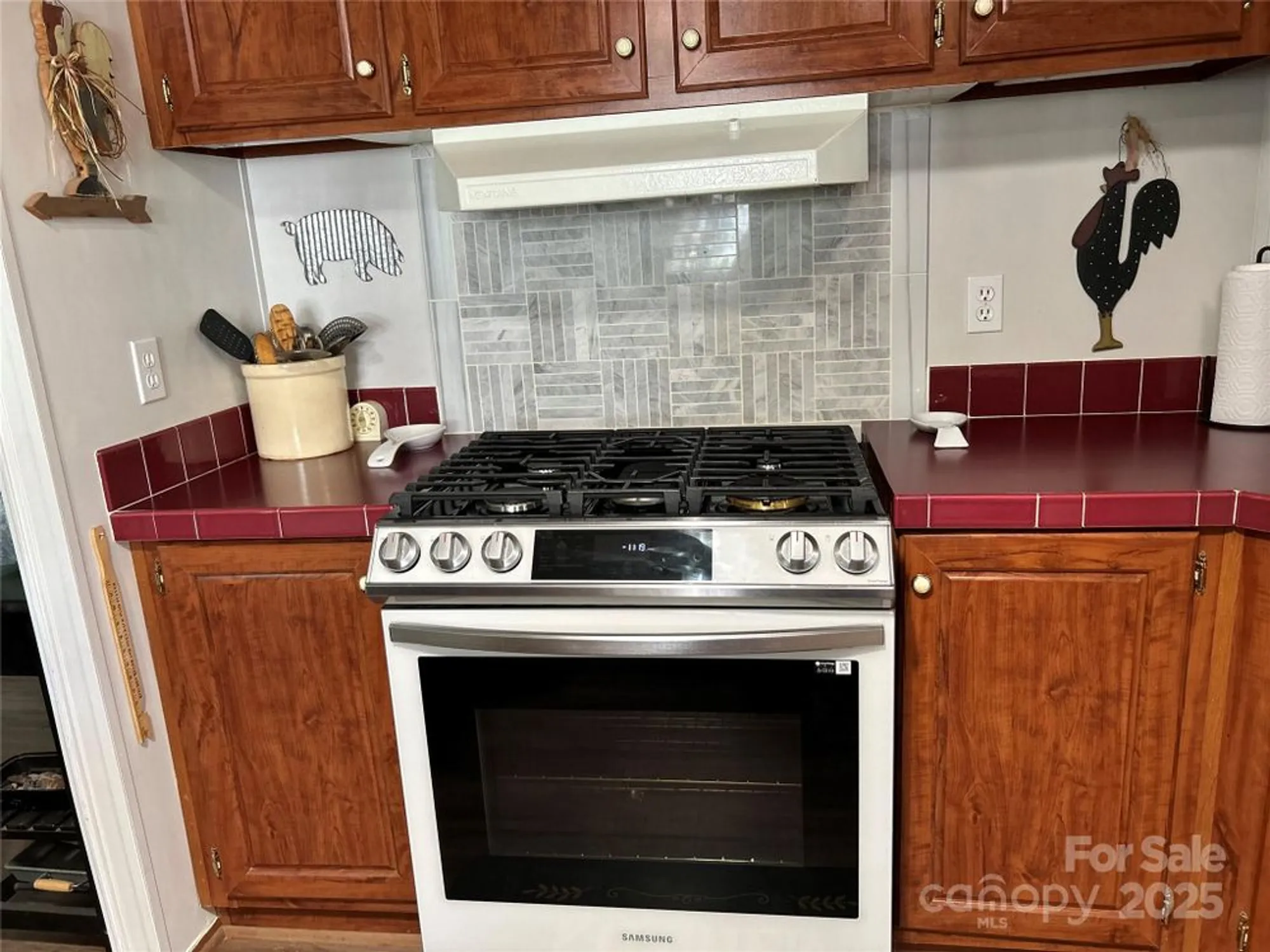 Property Slideshow image 13 of 43 | 429 riverwind dr, Hendersonville, NC, 28739