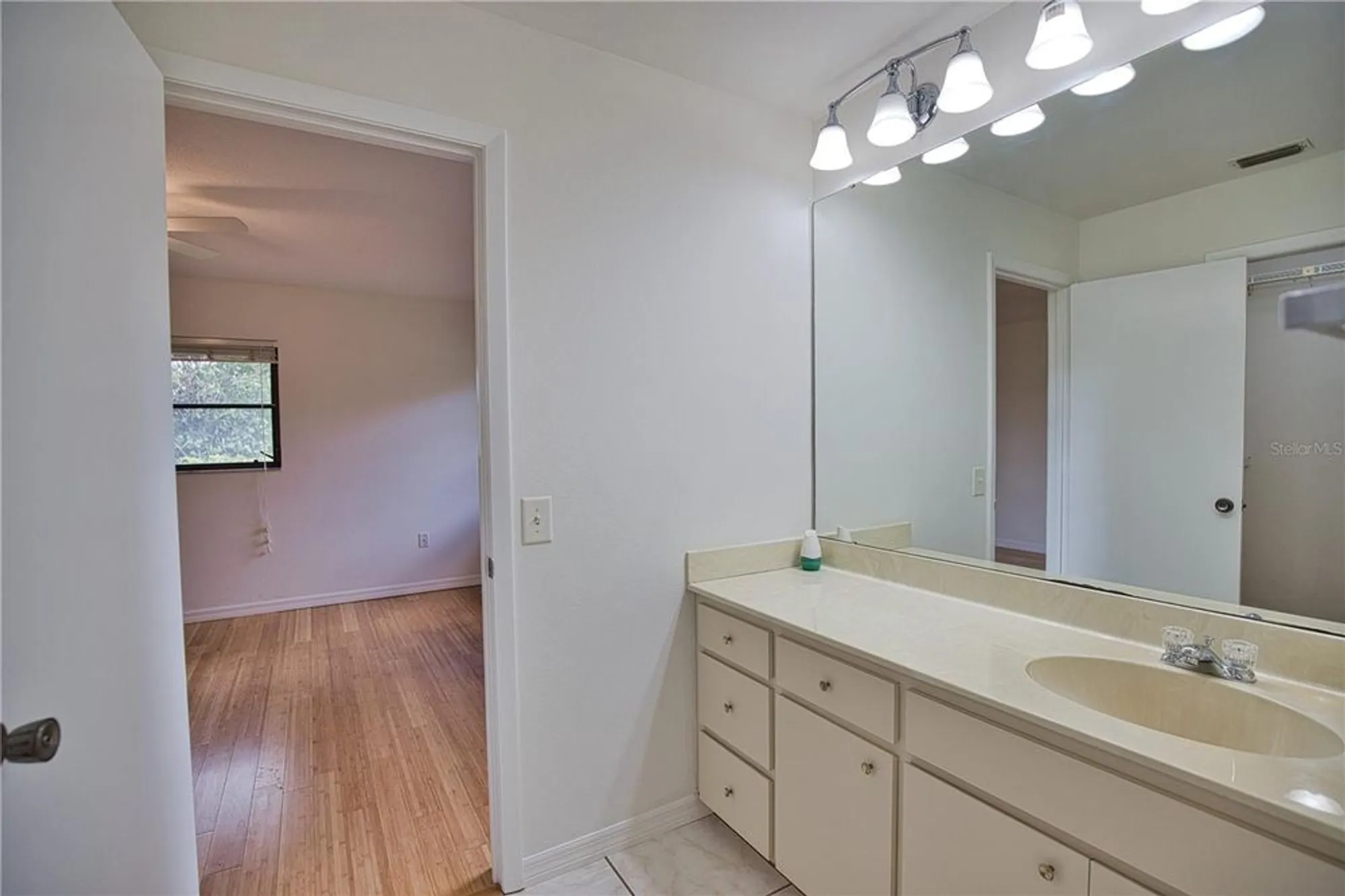 Property Slideshow image 34 of 45 | 7171 wood creek dr 5, Sarasota, FL, 34231