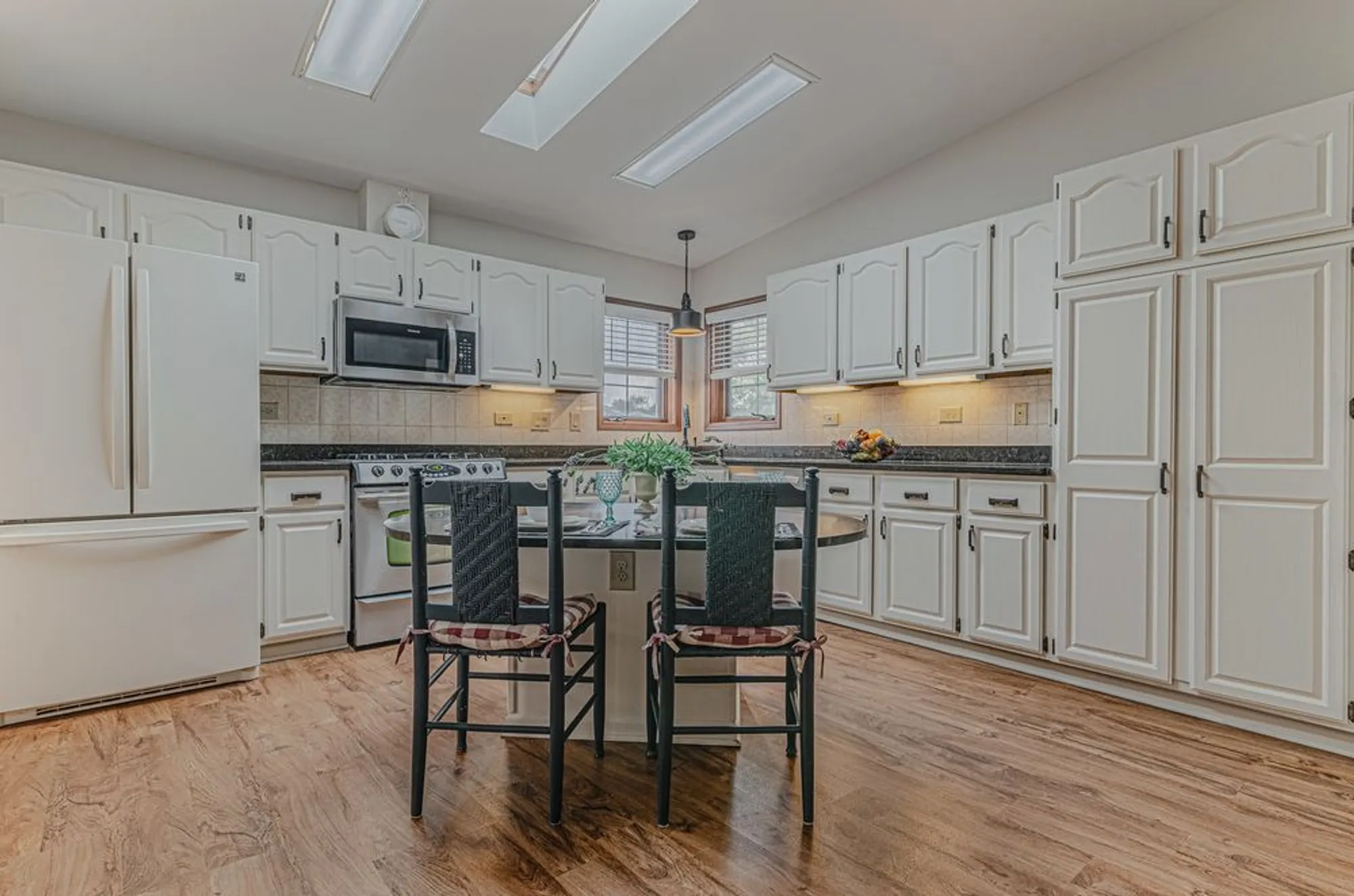 Property Slideshow image 6 of 41 | 9 derby ct, Grayslake, IL, 60030