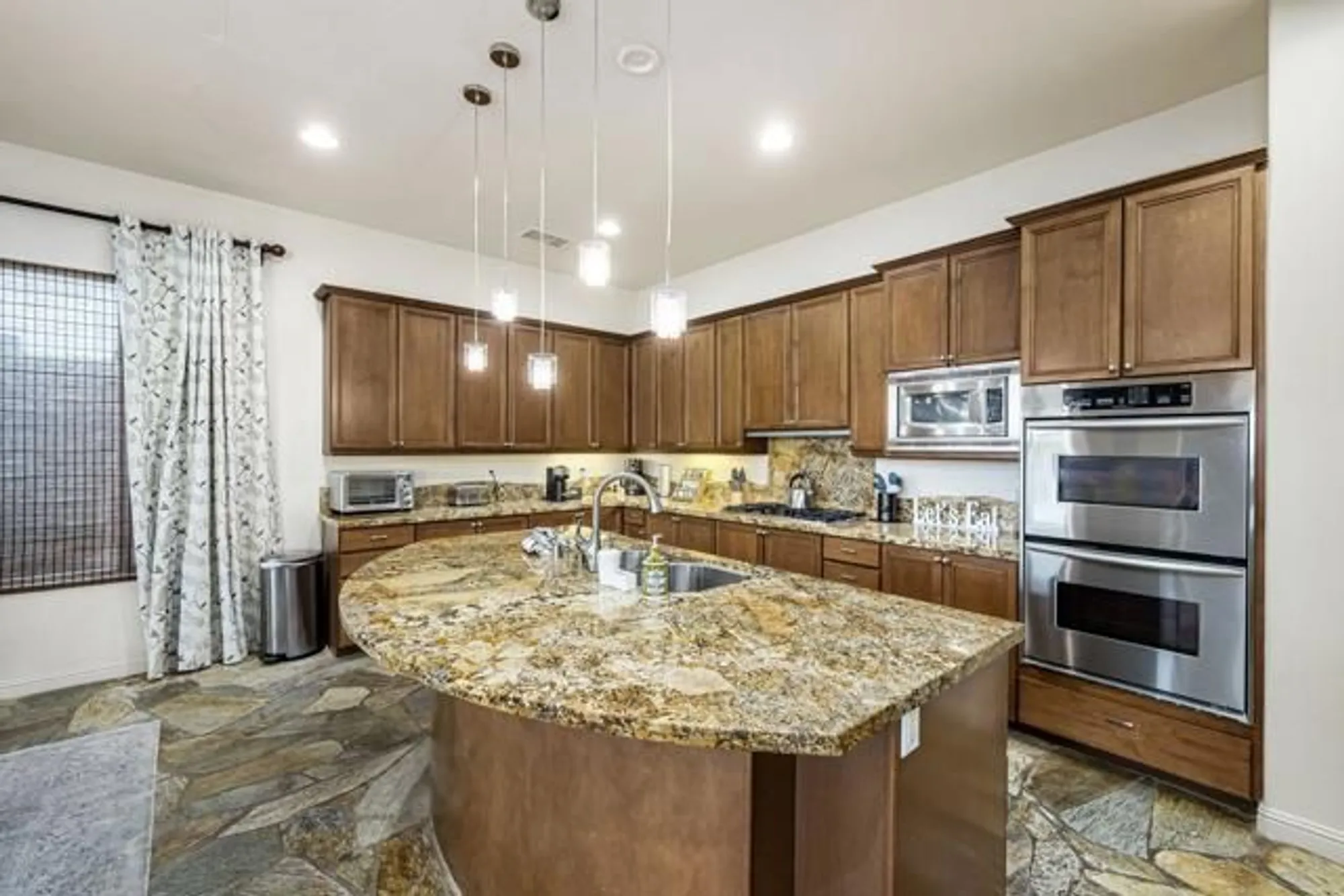 Property Slideshow image 13 of 36 | 81390 golf view dr, La Quinta, CA, 92253