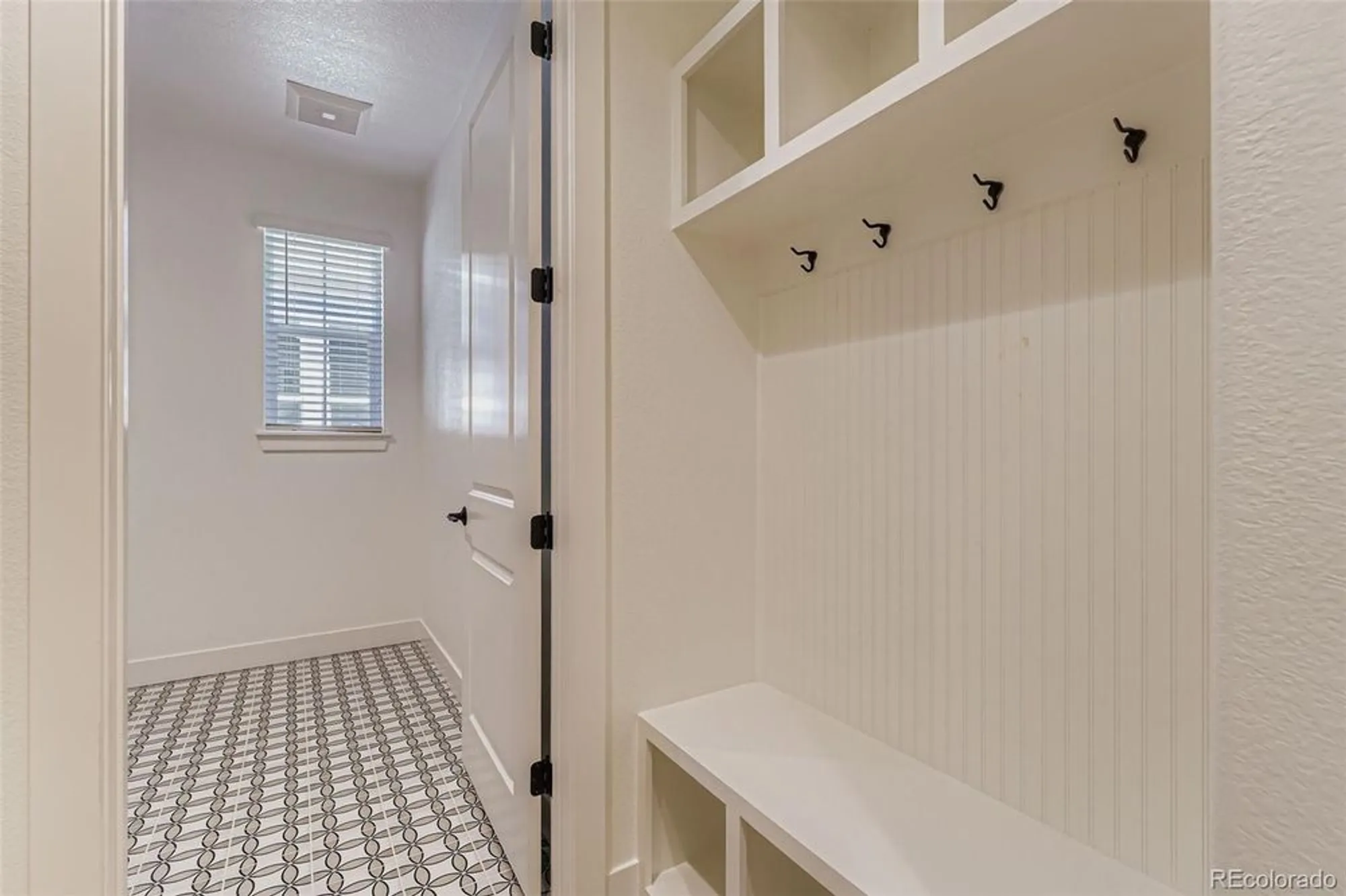 Property Slideshow image 23 of 28 | 9046 s shawnee ct, Aurora, CO, 80016