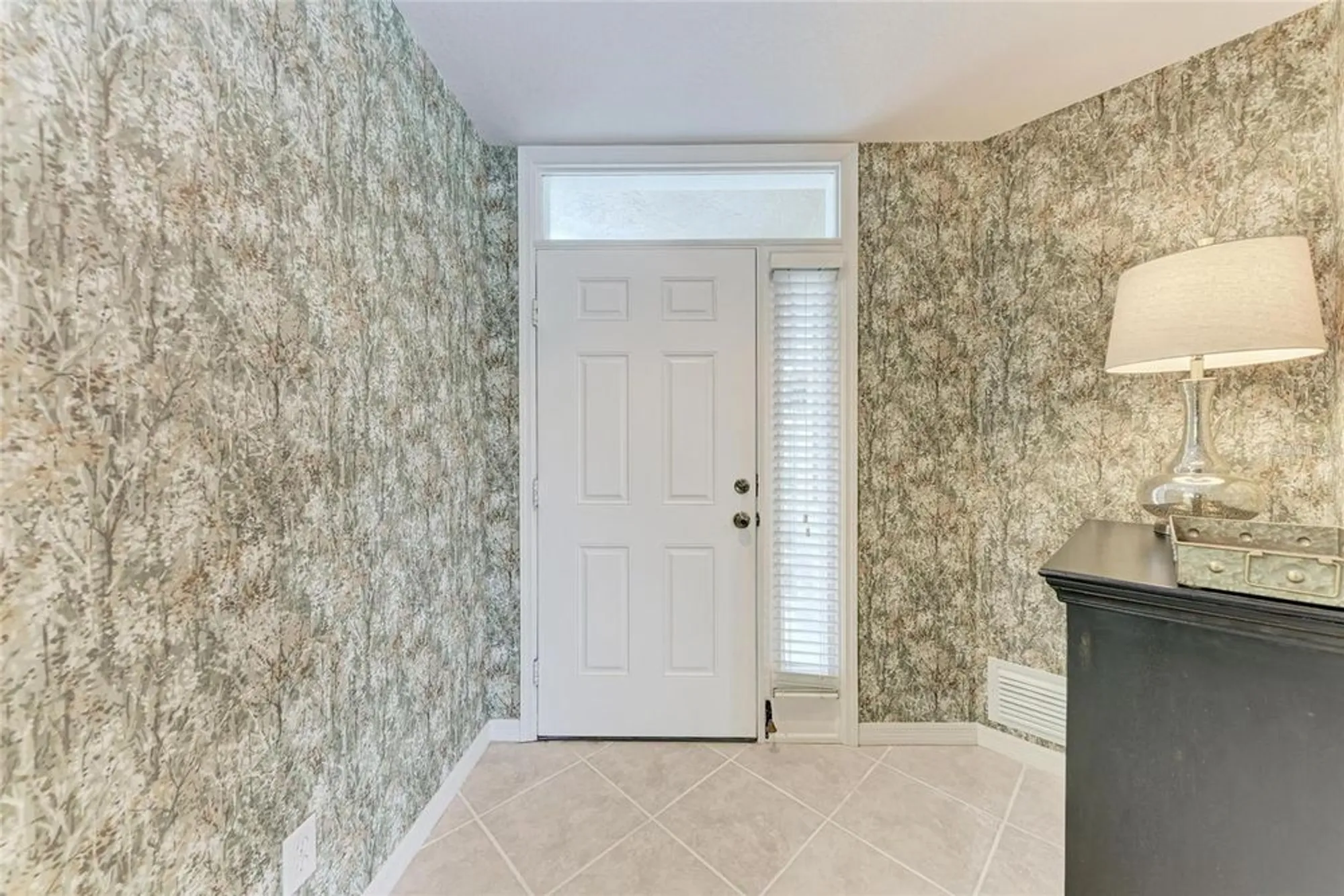 Property Slideshow image 3 of 43 | 119 woodbridge dr 103, Venice, FL, 34293
