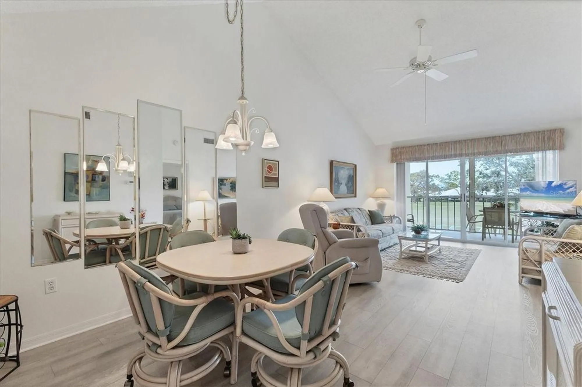 Property Slideshow image 14 of 35 | 402 cerromar cir 207, Venice, FL, 34293