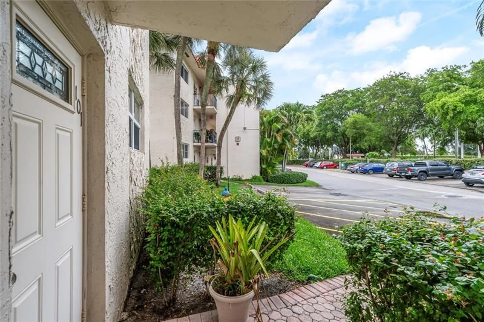 Property Slideshow image 18 of 55 | 820 s hollybrook dr 101, Pembroke Pines, FL, 33025