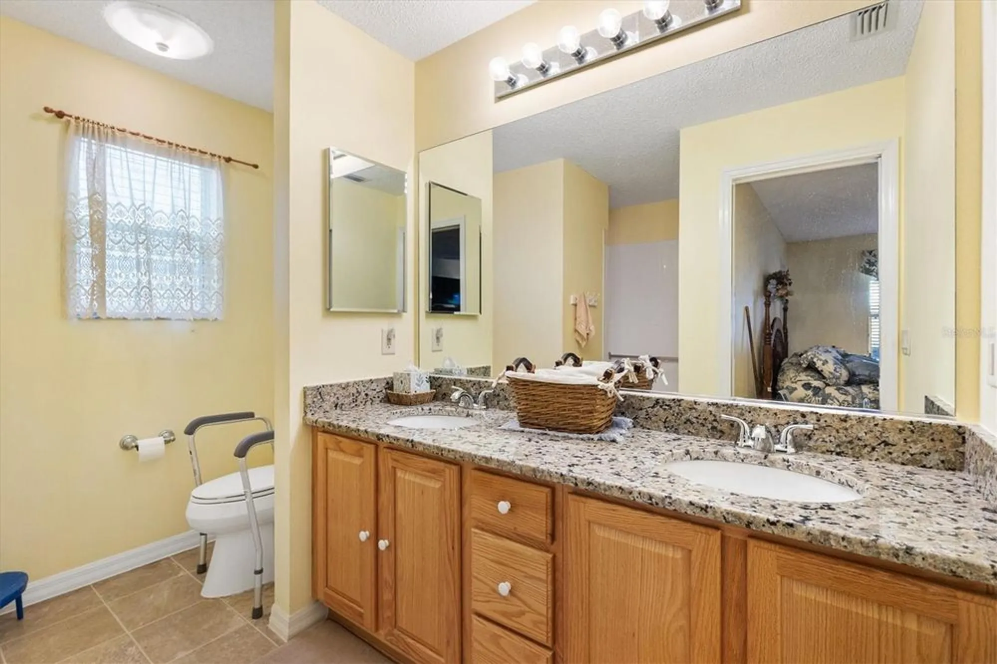 Property Slideshow image 21 of 43 | 1884 poppy cir, The Villages, FL, 32162