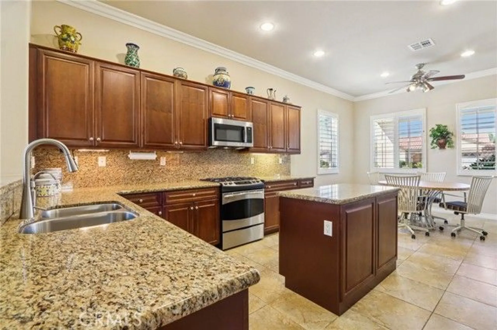 Property Slideshow image 14 of 73 | 5587 paseo famosa, Hemet, CA, 92545