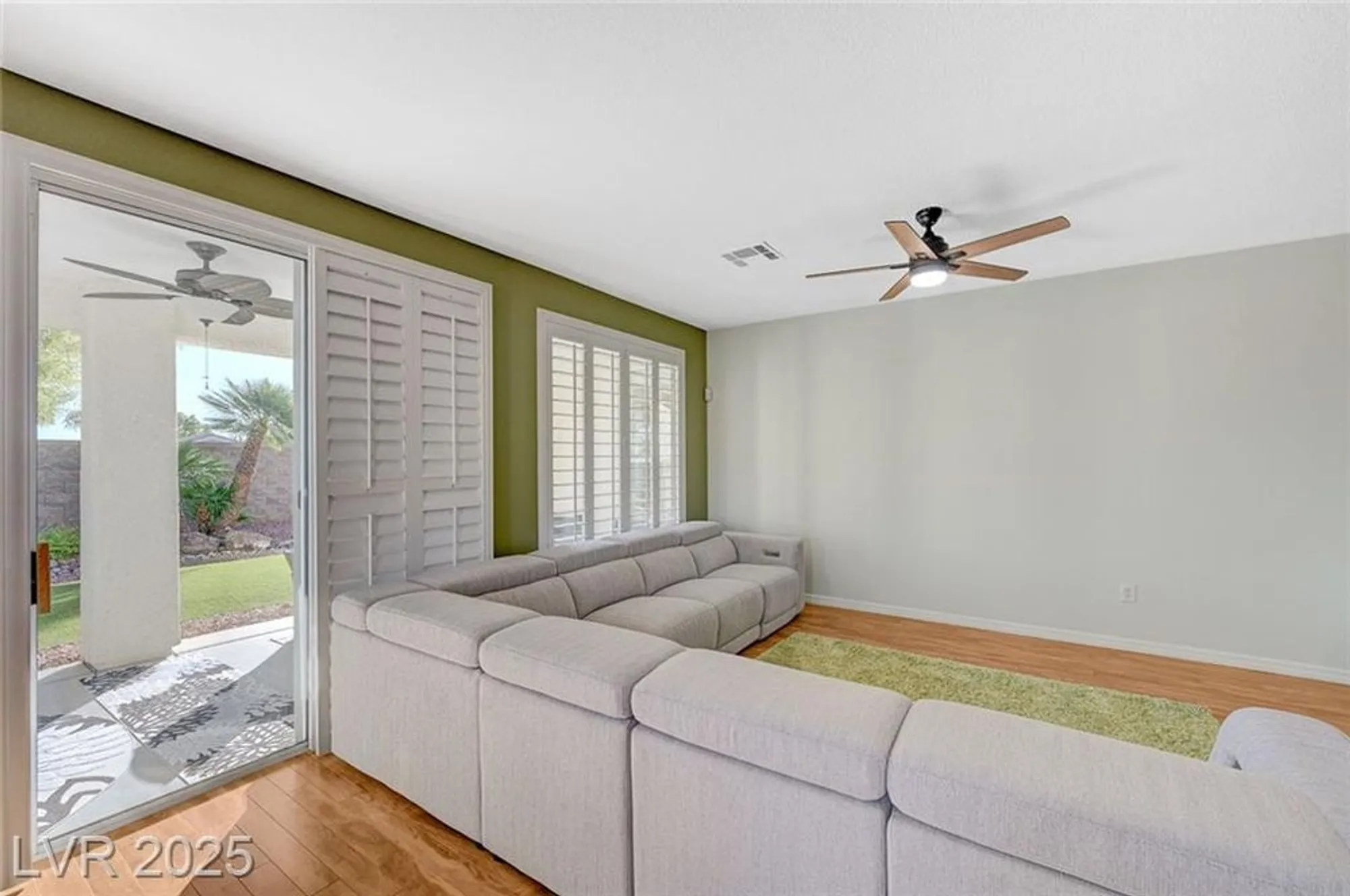 Property Slideshow image 16 of 72 | 4956 momenti st, Las Vegas, NV, 89135