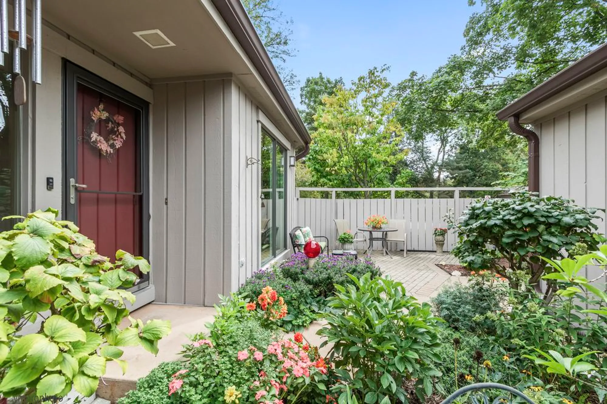 Property Slideshow image 4 of 37 | 68 thornhill ln, Lake Barrington, IL, 60010