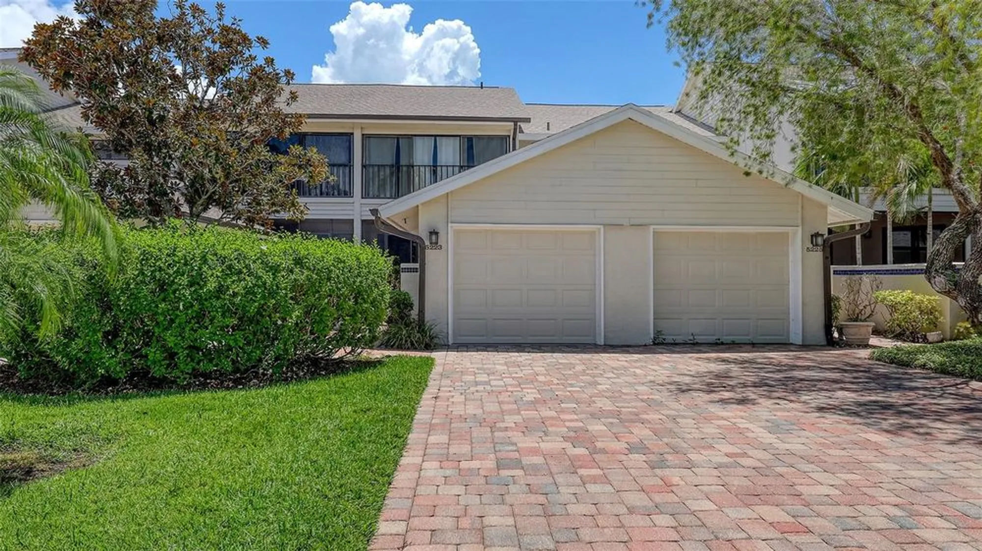 Property Slideshow image 2 of 39 | 5223 heron way # 104, Sarasota, FL, 34231