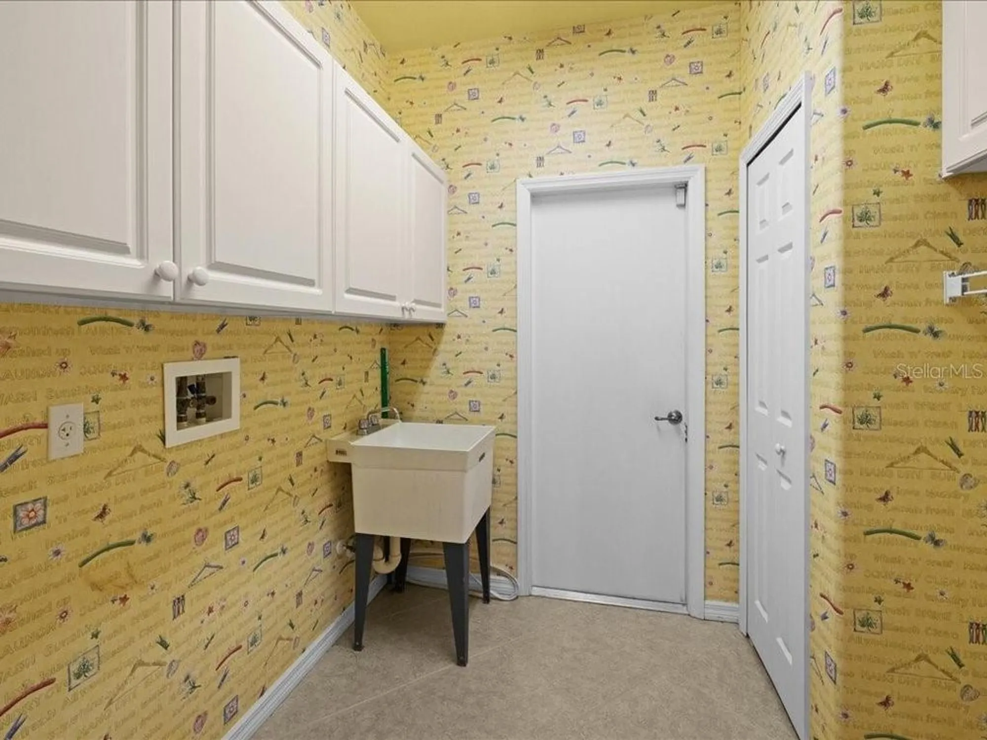 Property Slideshow image 43 of 61 | 3927 whispering oaks dr, North Port, FL, 34287