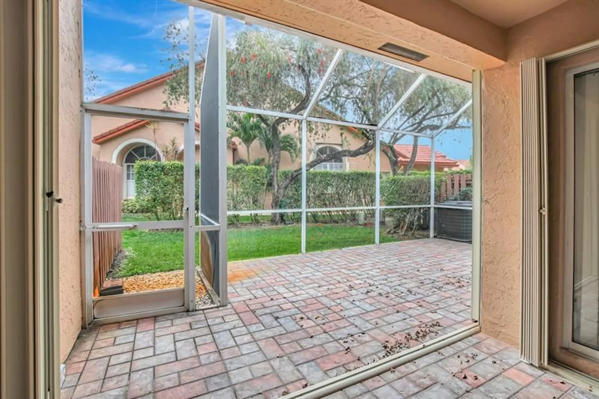 Property Slideshow image 34 of 41 | 9720 malvern dr, Tamarac, FL, 33321