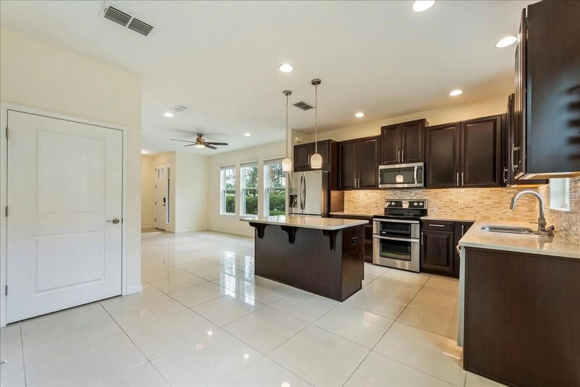 Property Slideshow image 6 of 50 | 11934 meadowgate pl, Lakewood Ranch, FL, 34211