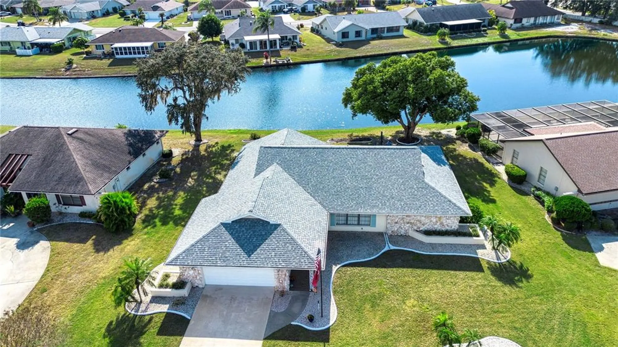 Property Slideshow image 3 of 69 | 2016 east view dr, Sun City Center, FL, 33573