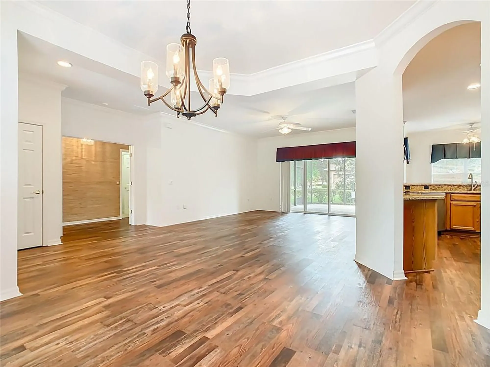 Property Slideshow image 4 of 50 | 525 shorehaven dr, Poinciana, FL, 34759