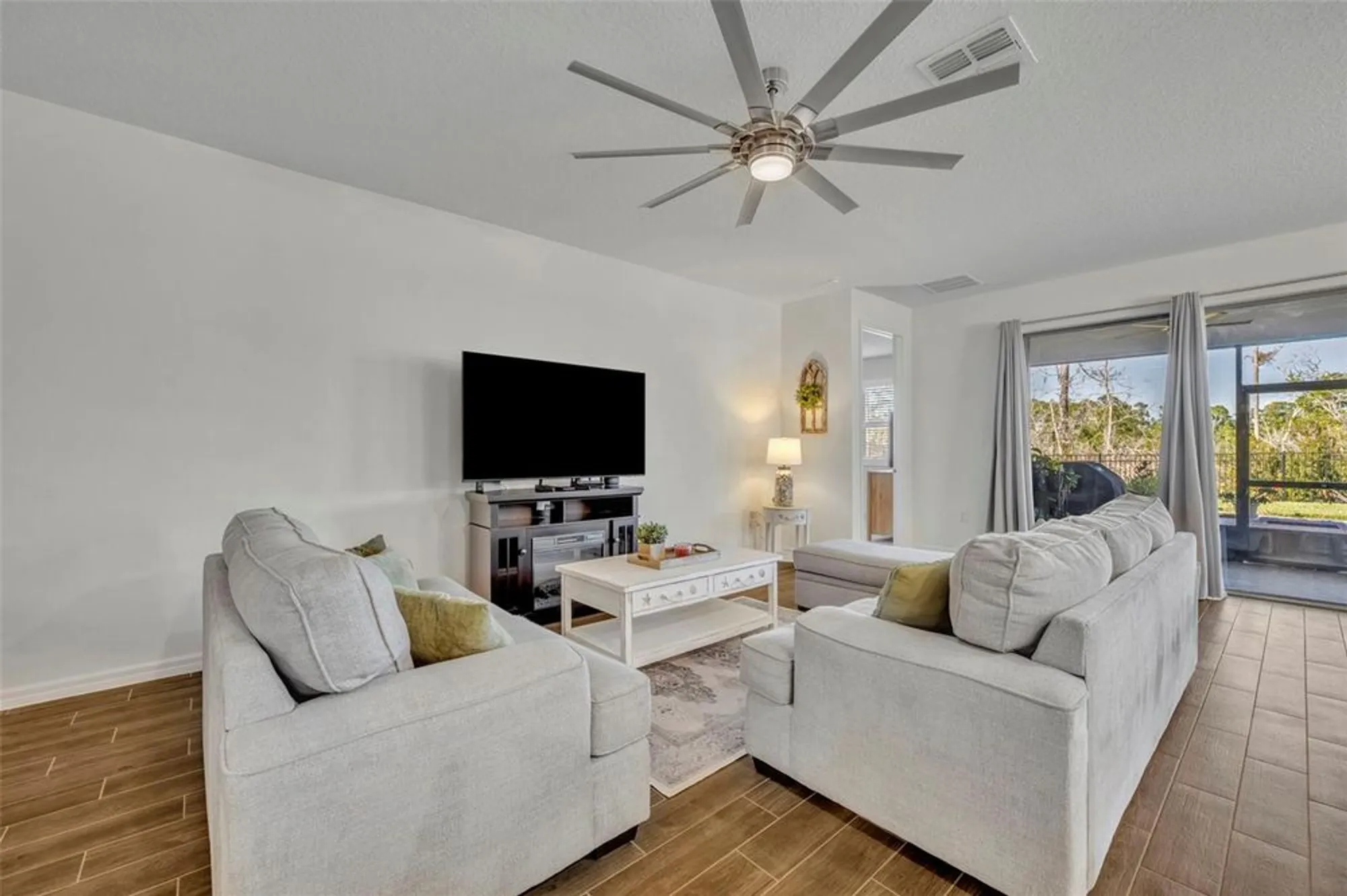 Property Slideshow image 6 of 54 | 17590 blazing star cir, Clermont, FL, 34714