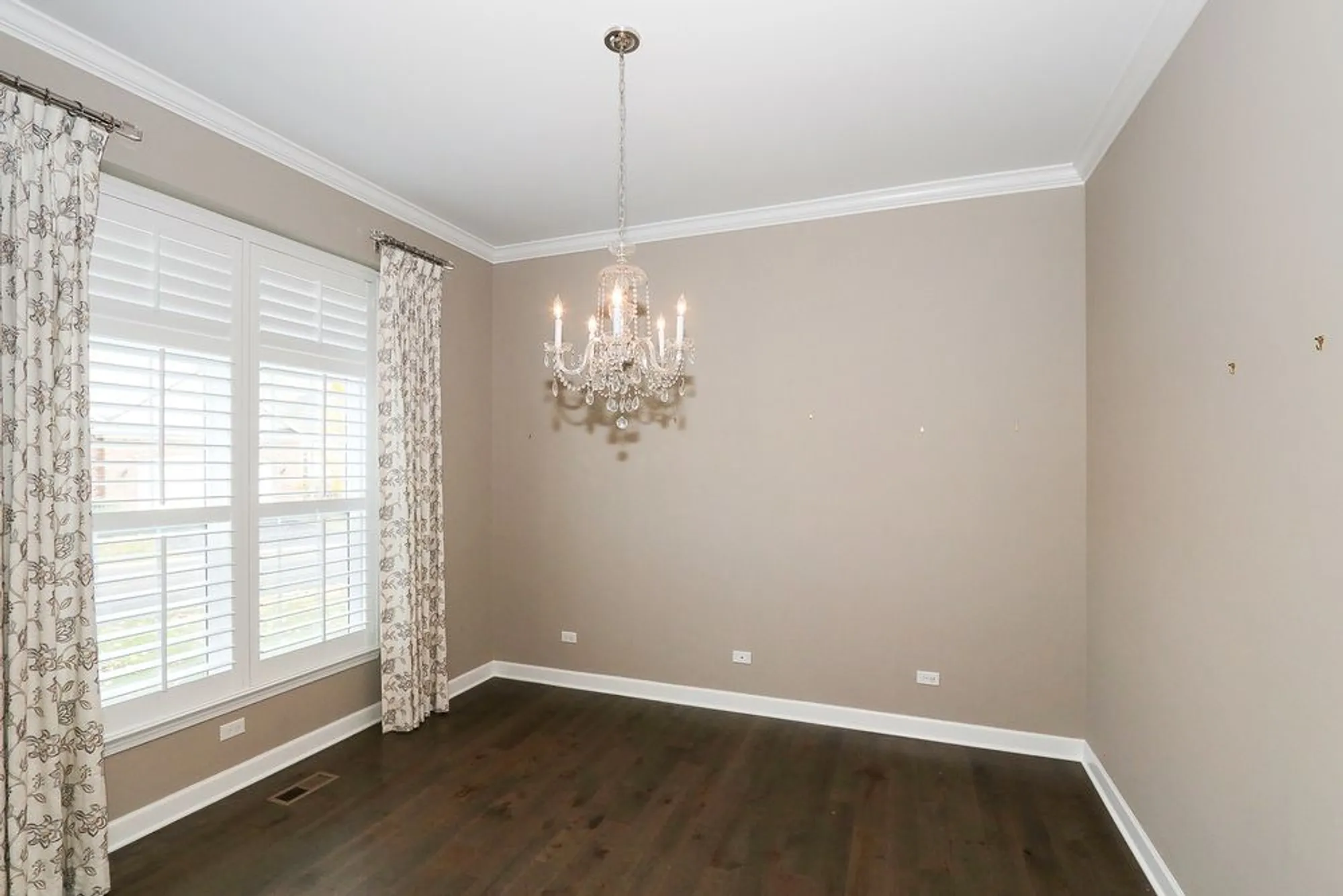 Property Slideshow image 8 of 35 | , Lake In The Hills, IL, 60156