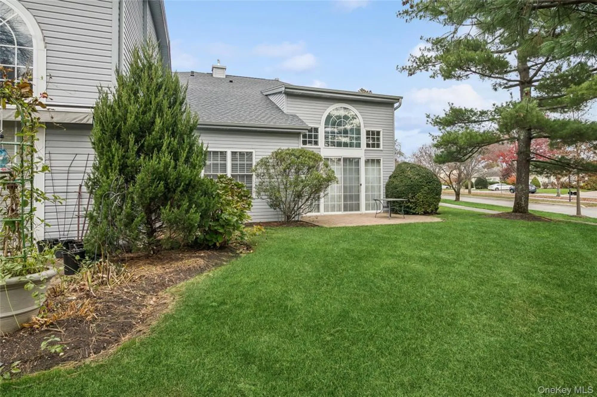 Property Slideshow image 19 of 20 | 652 balfour pl, Melville, NY, 11747