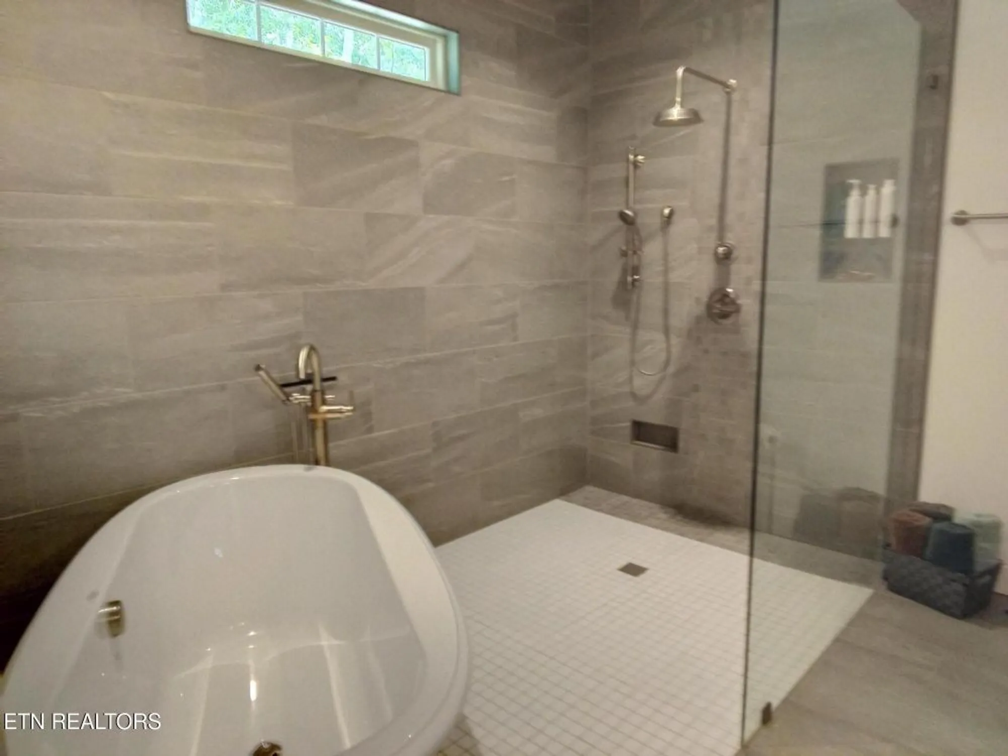 Property Slideshow image 25 of 36 | 115 bent oak ter, Crossville, TN, 38558