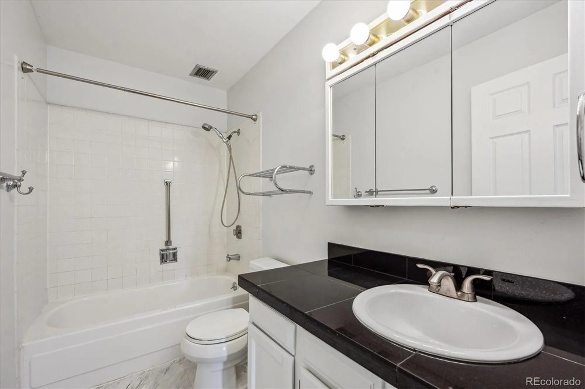 Property Slideshow image 13 of 25 | 3184 s heather gardens way apt 403, Aurora, CO, 80014