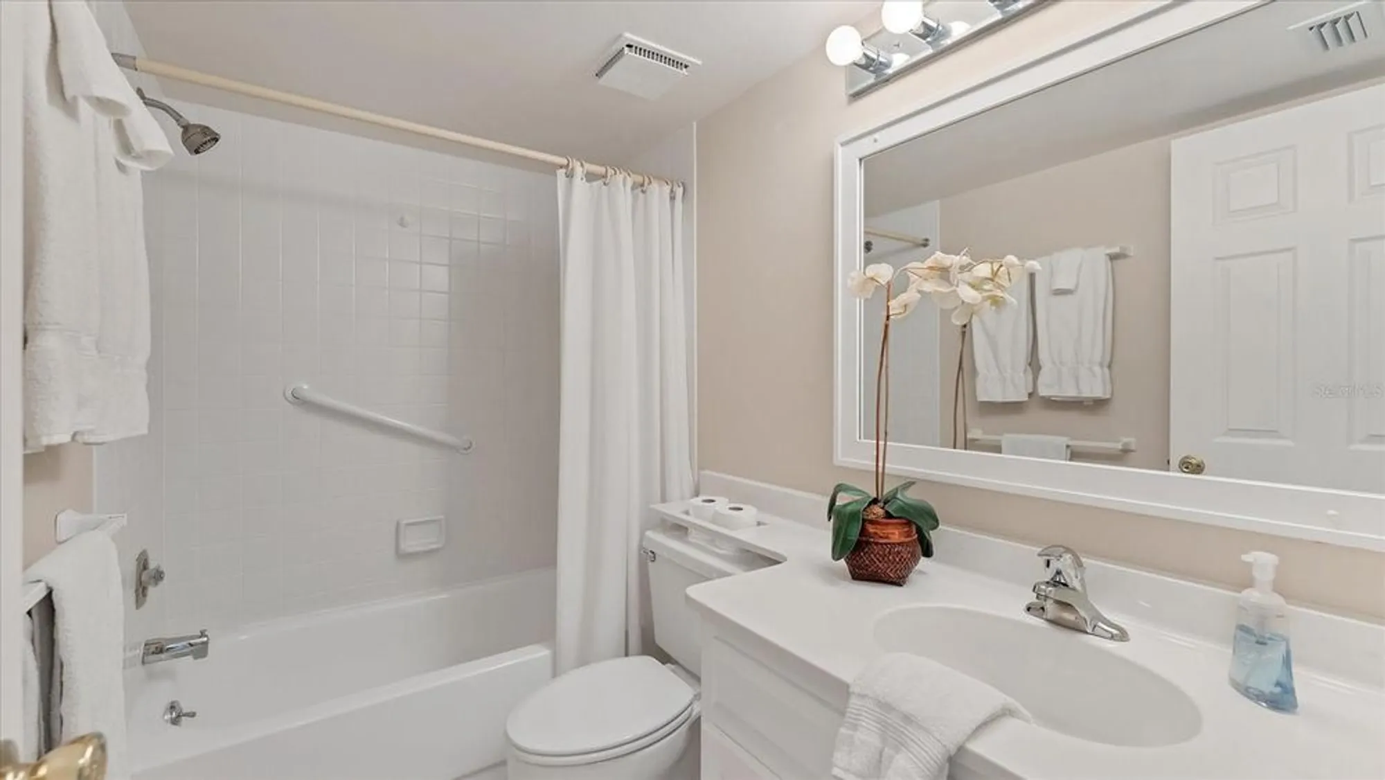 Property Slideshow image 21 of 44 | 450 cerromar rd 282, Venice, FL, 34293