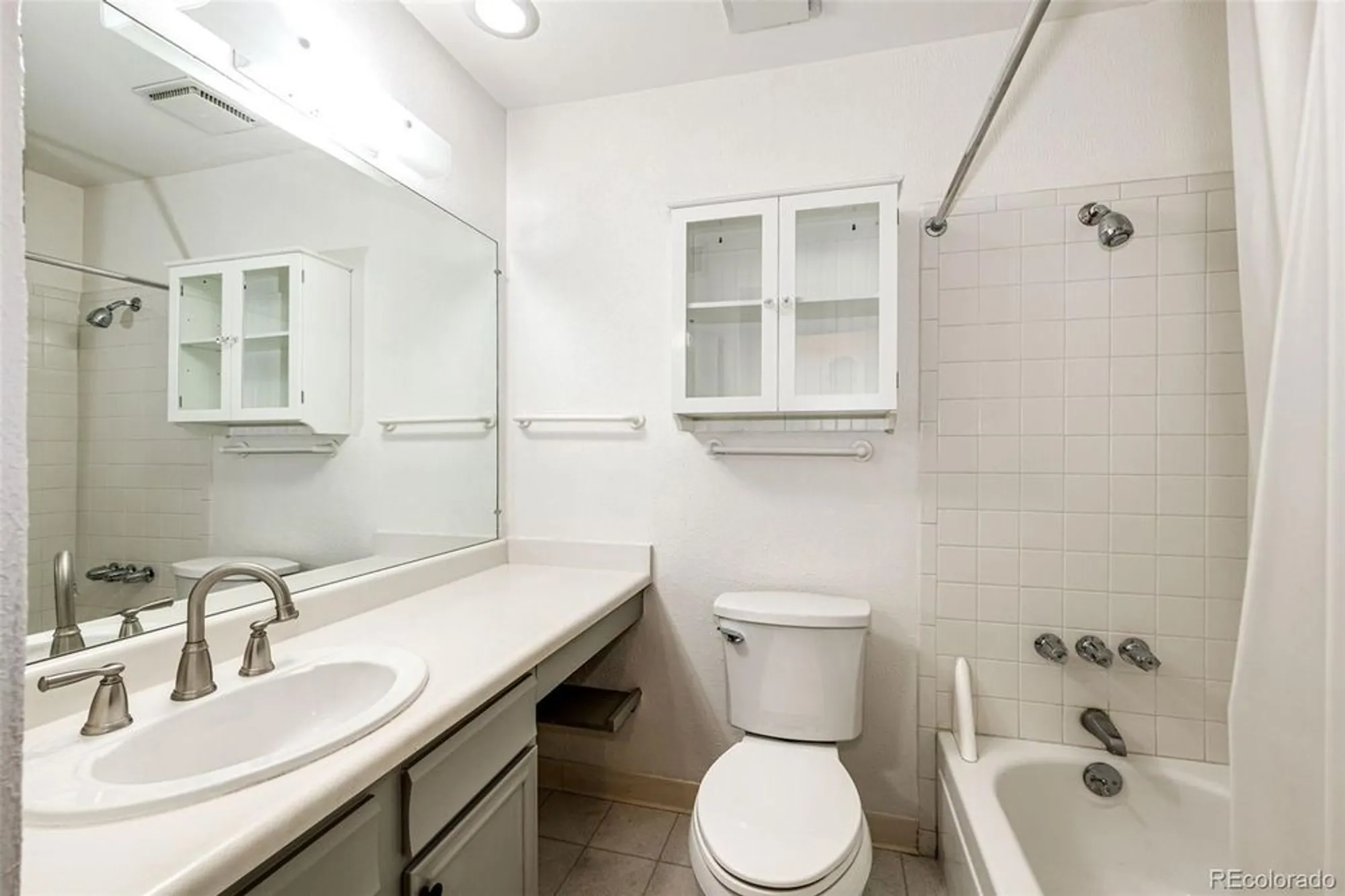 Property Slideshow image 16 of 36 | 14393 e marina dr, Aurora, CO, 80014
