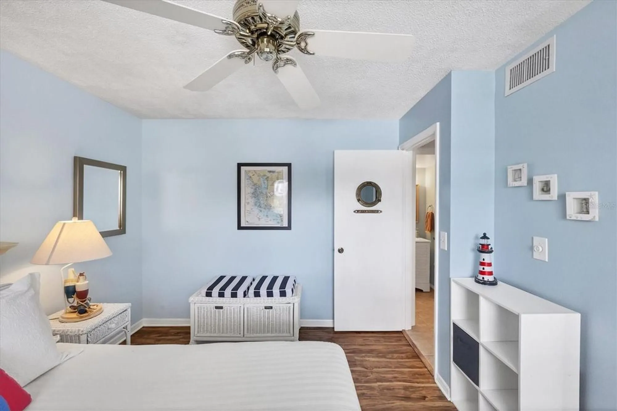 Property Slideshow image 23 of 49 | 404 cerromar cir 308, Venice, FL, 34293