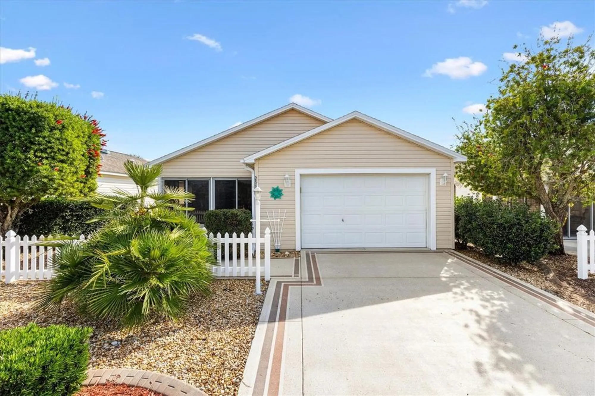 Property Slideshow image 1 of 24 | 2565 errol ter, The Villages, FL, 32162