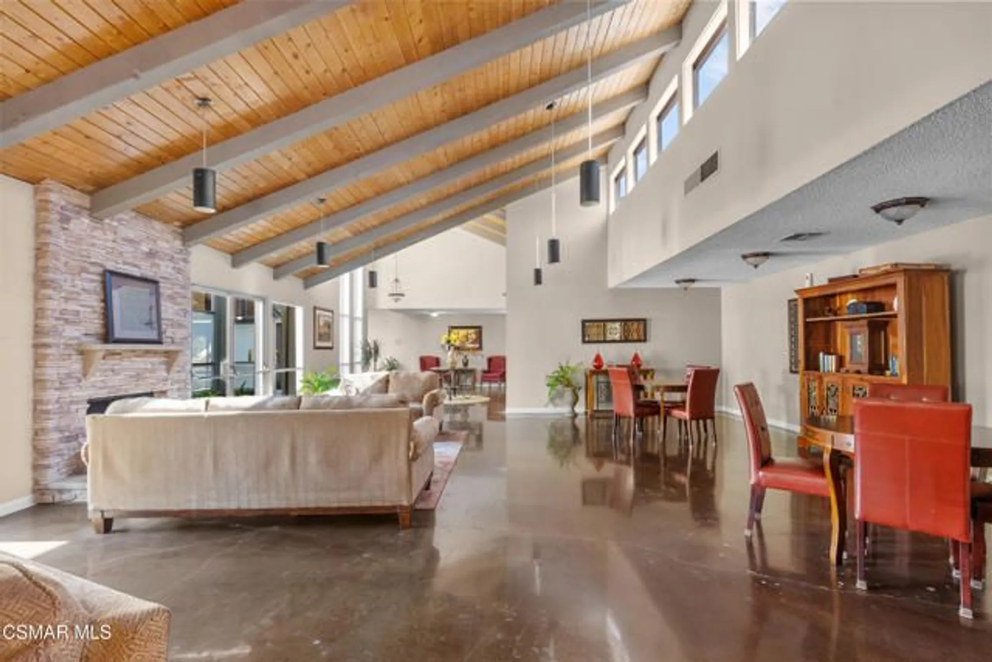 Property Slideshow image 25 of 33 | 351 chestnut hill ct 14, Thousand Oaks, CA, 91360