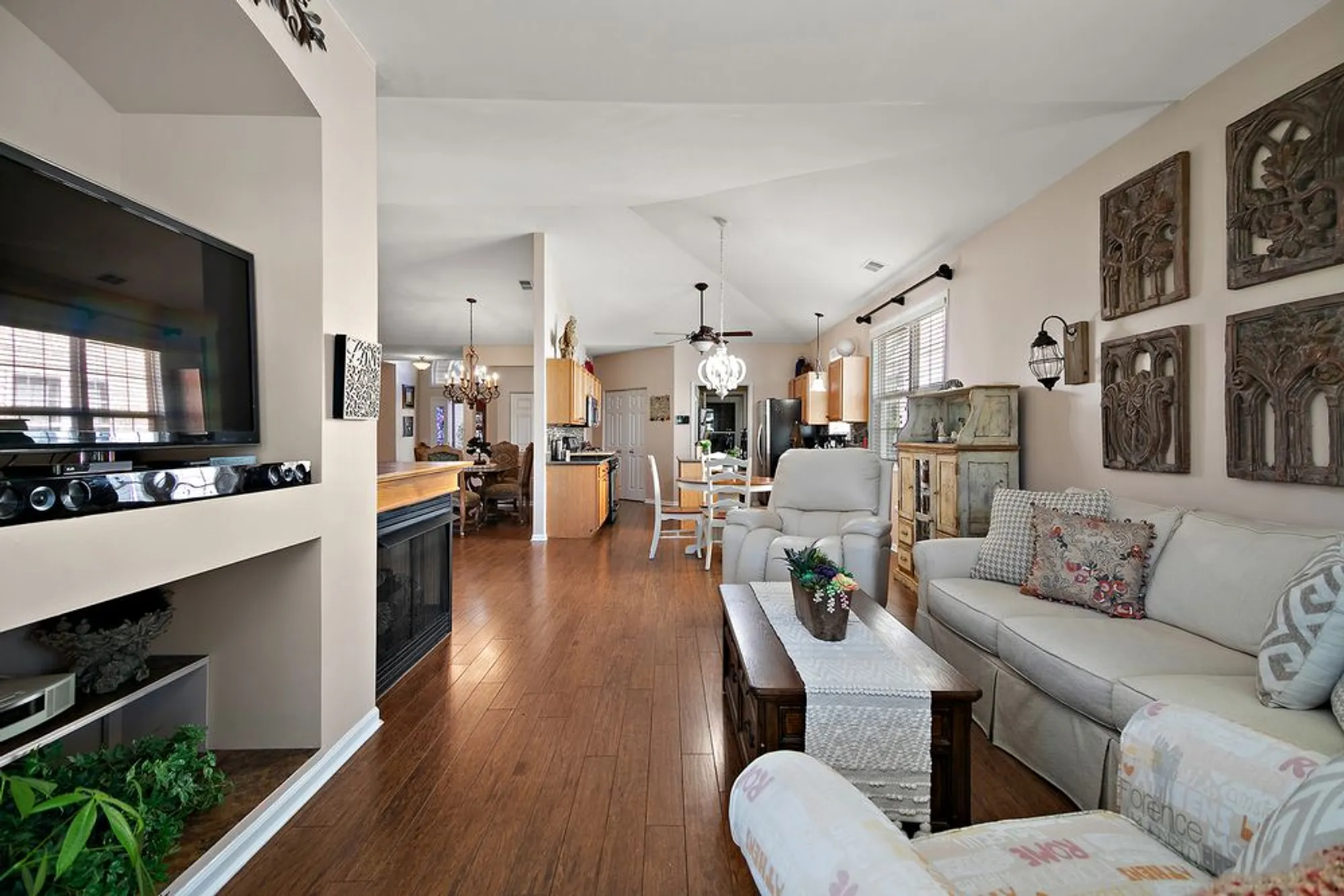 Property Slideshow image 18 of 31 | 17053 mendota dr, Lockport, IL, 60441