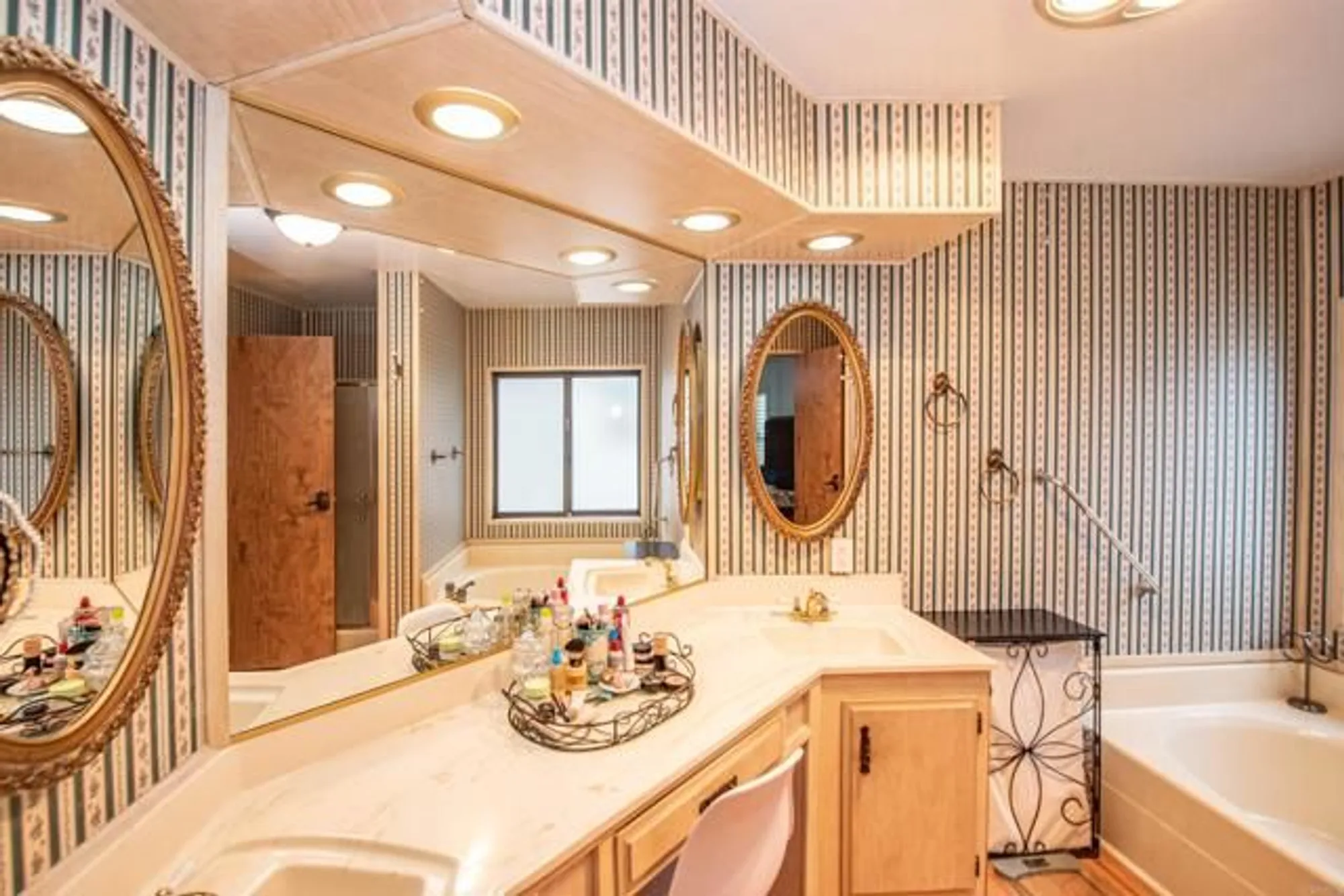 Property Slideshow image 42 of 67 | 38210 via taffia, Murrieta, CA, 92563