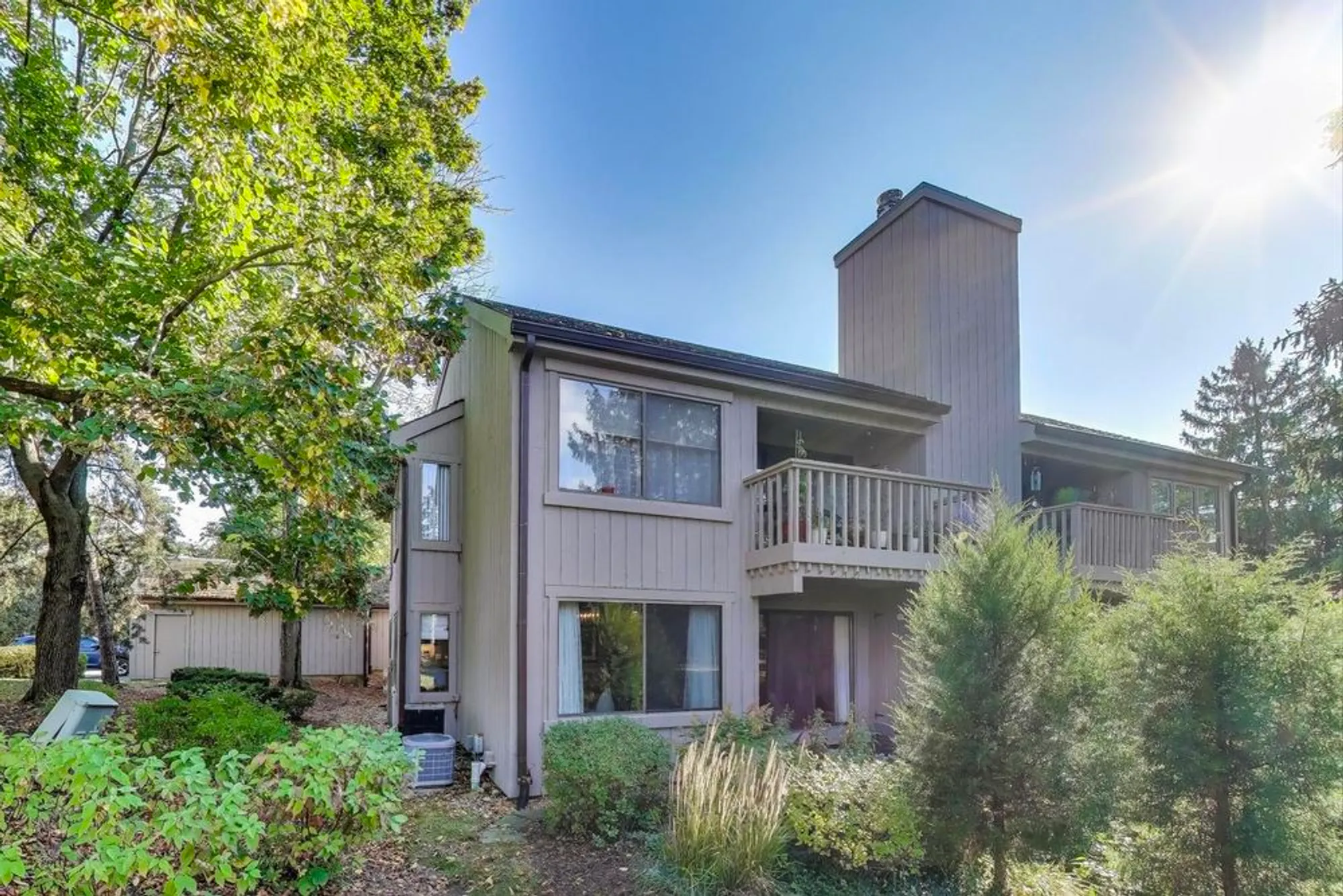 Property Slideshow image 19 of 24 | 220 thornhill ln d, Lake Barrington, IL, 60010