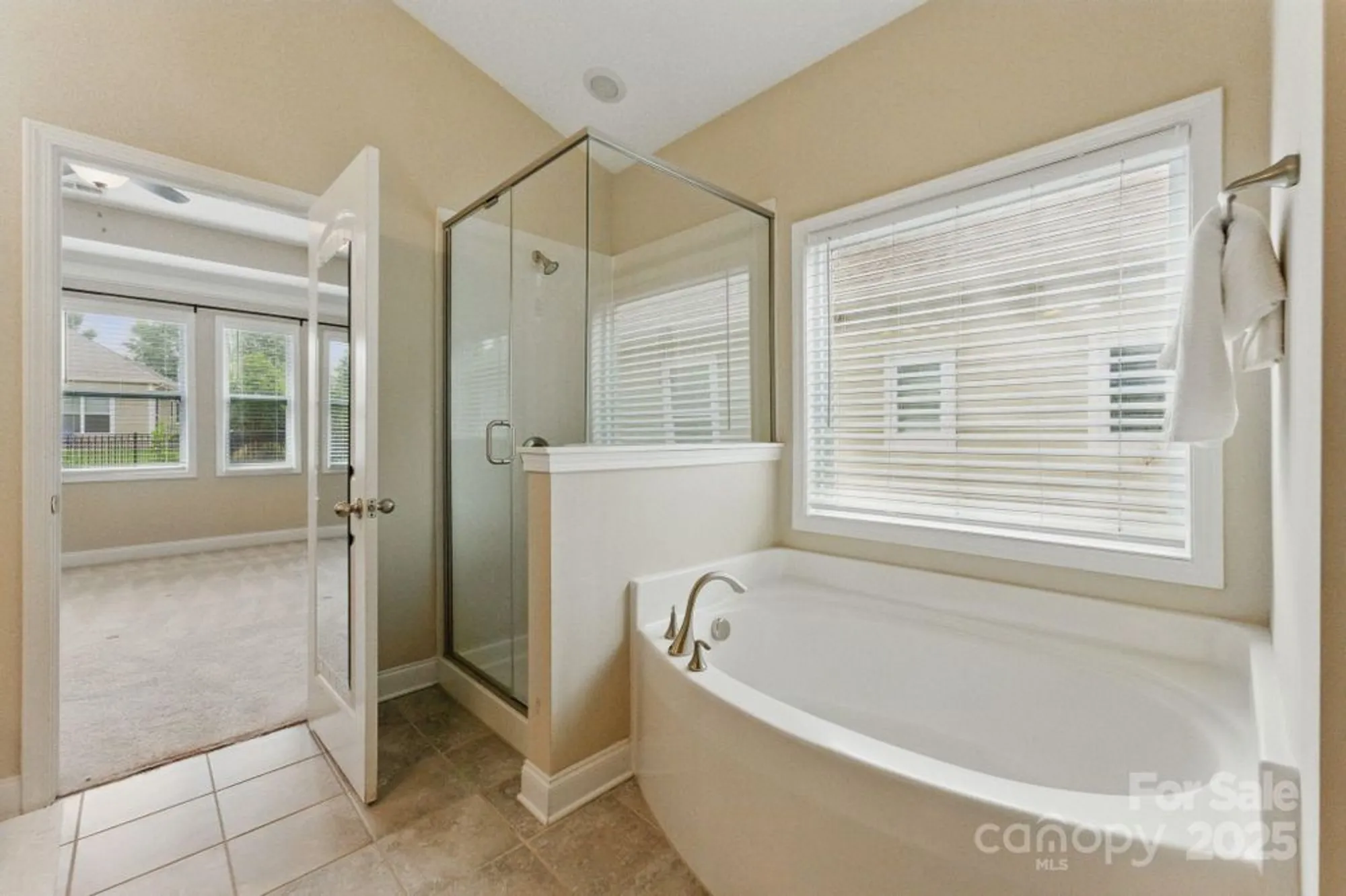 Property Slideshow image 22 of 39 | 8830 artesa mill ln, Charlotte, NC, 28214