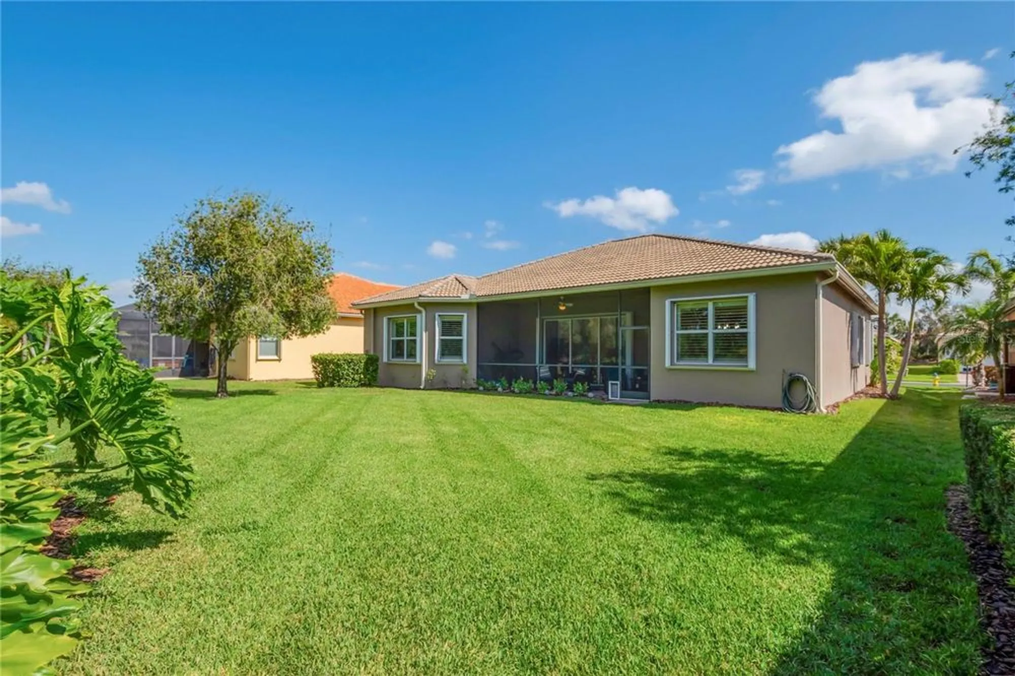 Property Slideshow image 30 of 48 | 4946 sapphire sound dr, Wimauma, FL, 33598