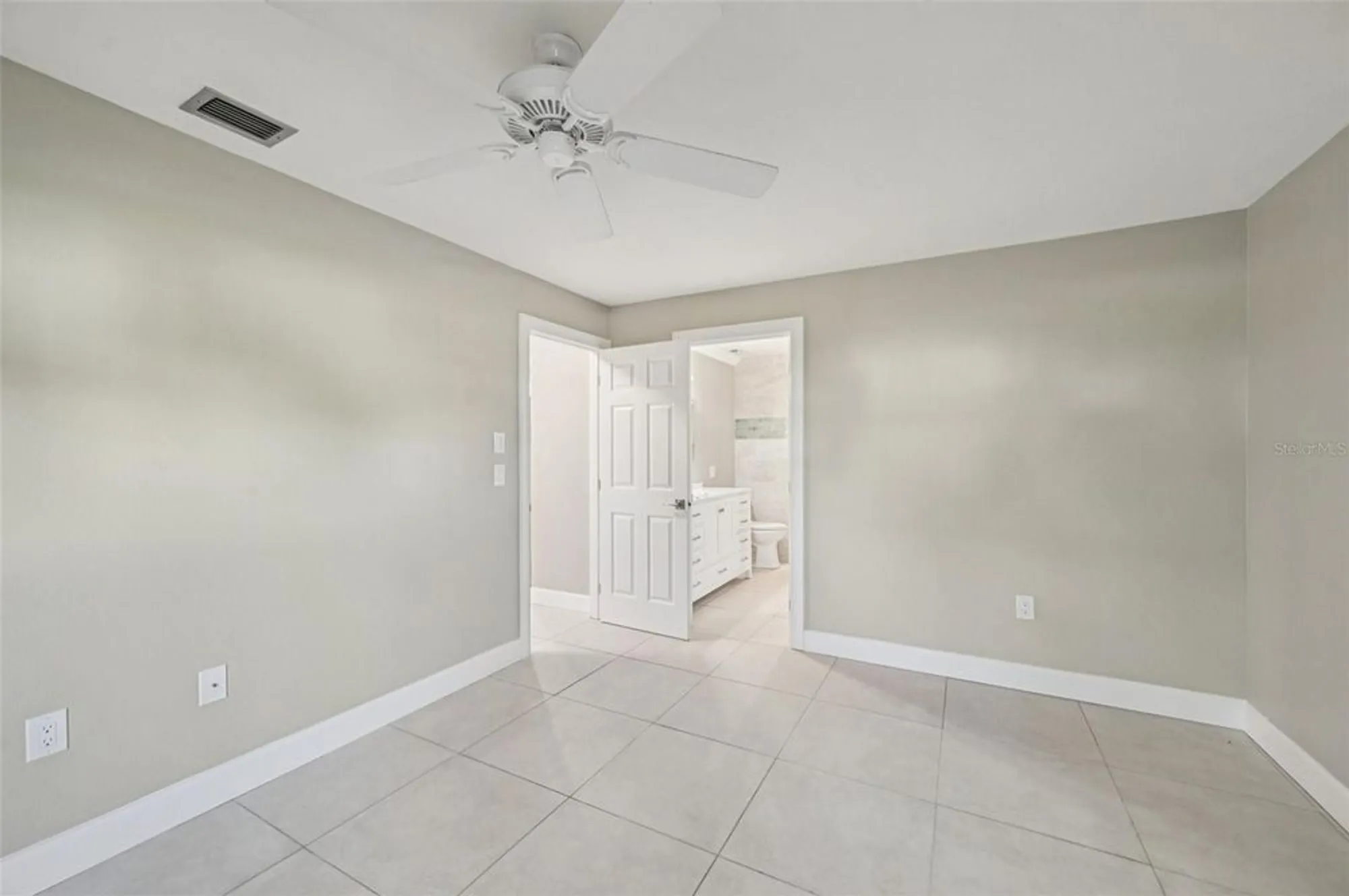 Property Slideshow image 12 of 35 | 113 whispering sands dr v-47, Sarasota, FL, 34242