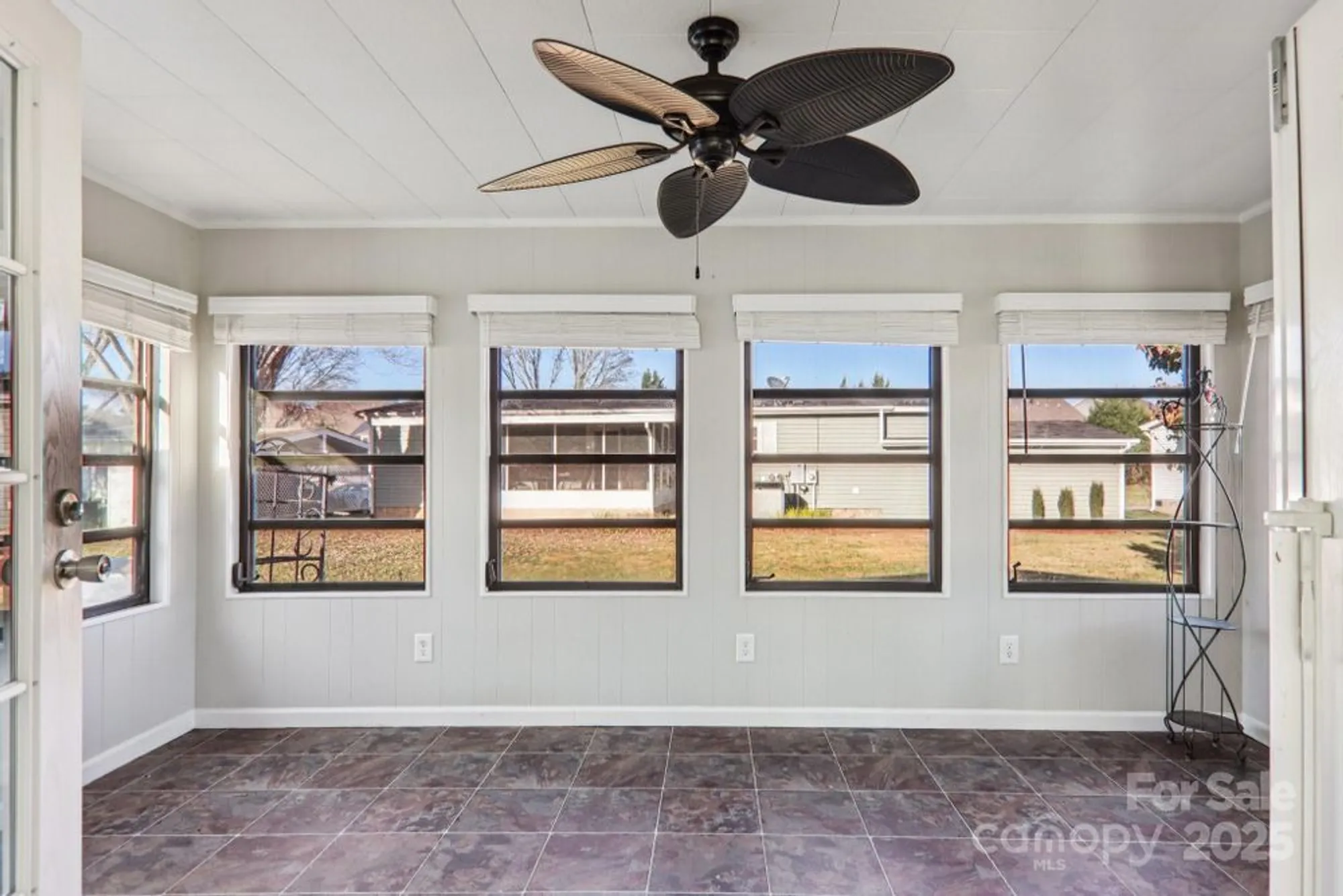 Property Slideshow image 32 of 48 | 302 meadowbrook ct, Hendersonville, NC, 28792