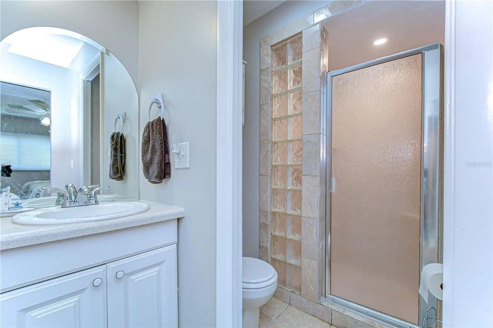 Property Slideshow image 19 of 35 | 13870 oakwood ln # 13870, Seminole, FL, 33776