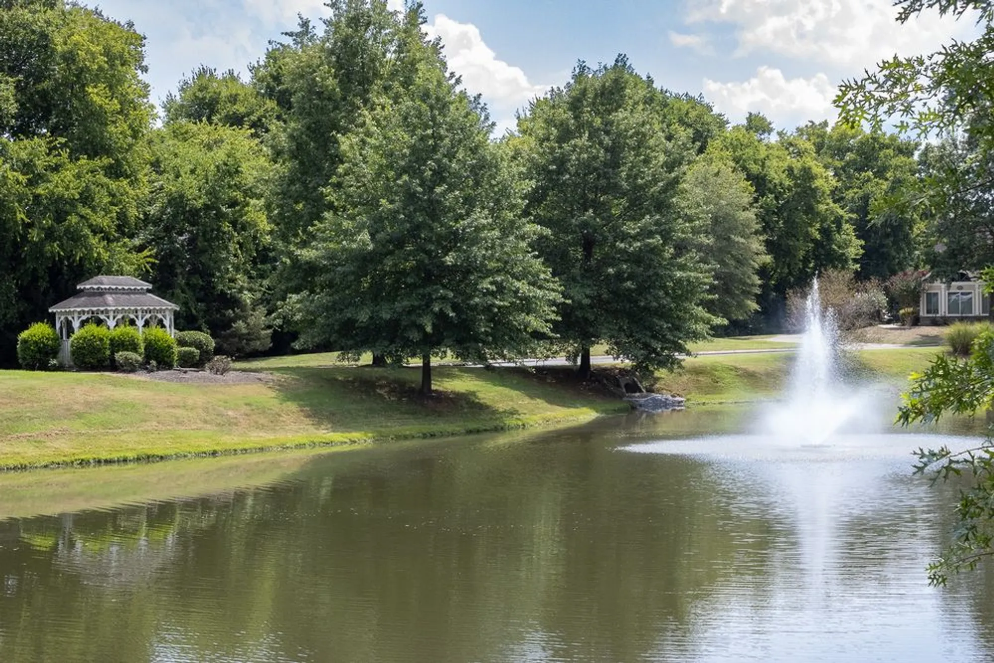 Property Slideshow image 28 of 29 | 825 s browns ln 1301, Gallatin, TN, 37066