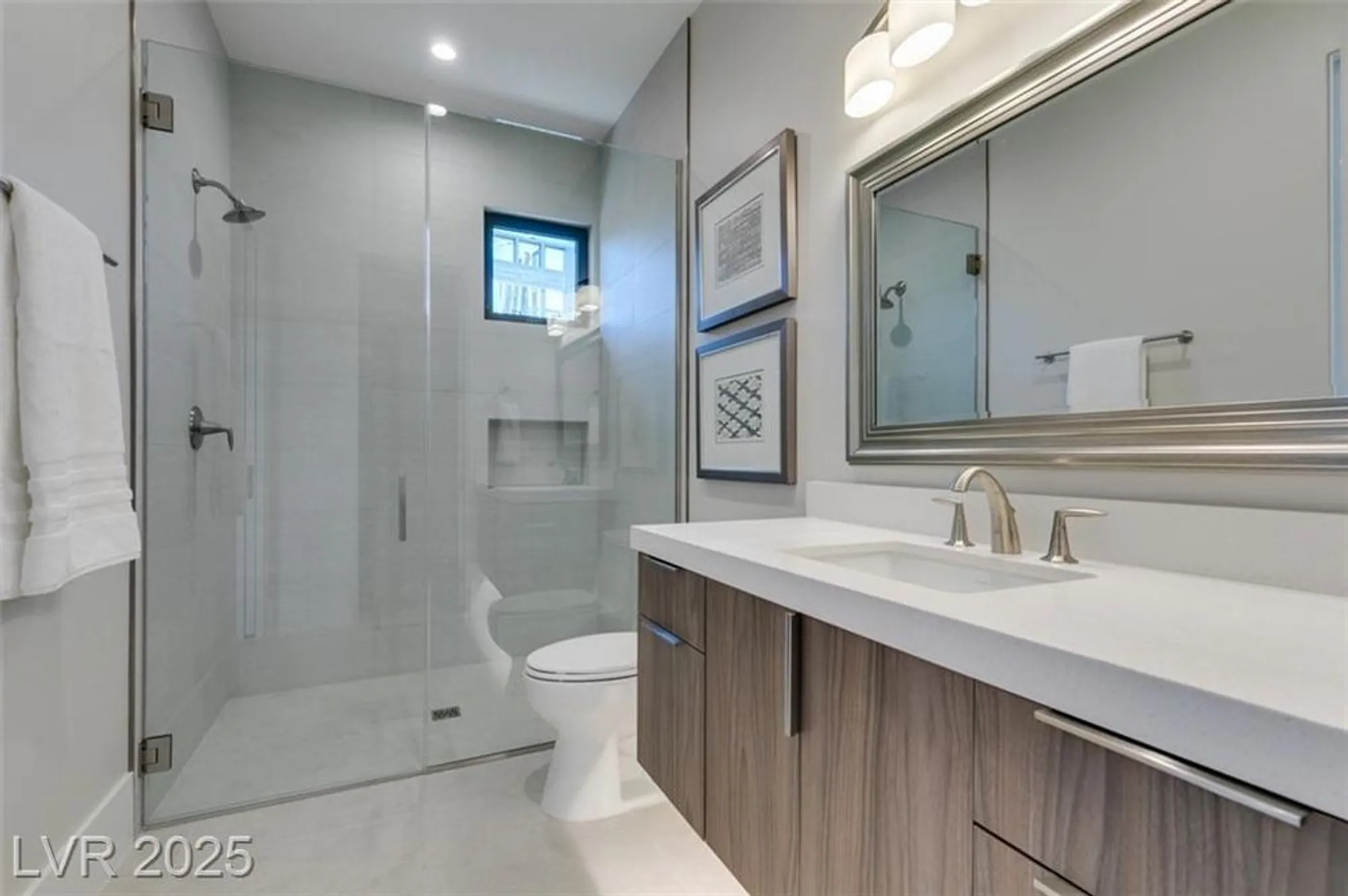 Property Slideshow image 28 of 48 | 40 reflection shores ln, Henderson, NV, 89011