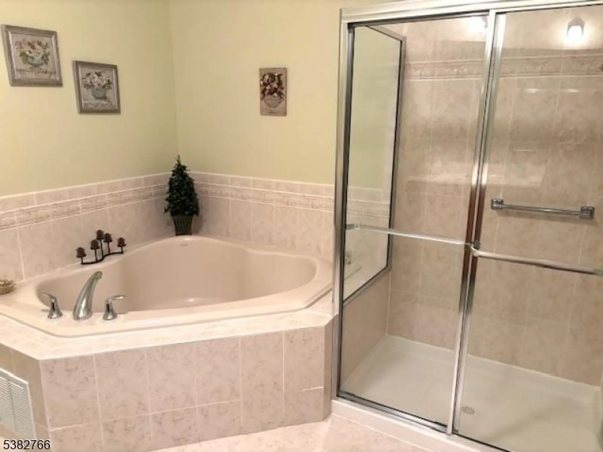 Property Slideshow image 11 of 18 | 104 ridgeview ln, Mount Arlington, NJ, 07856