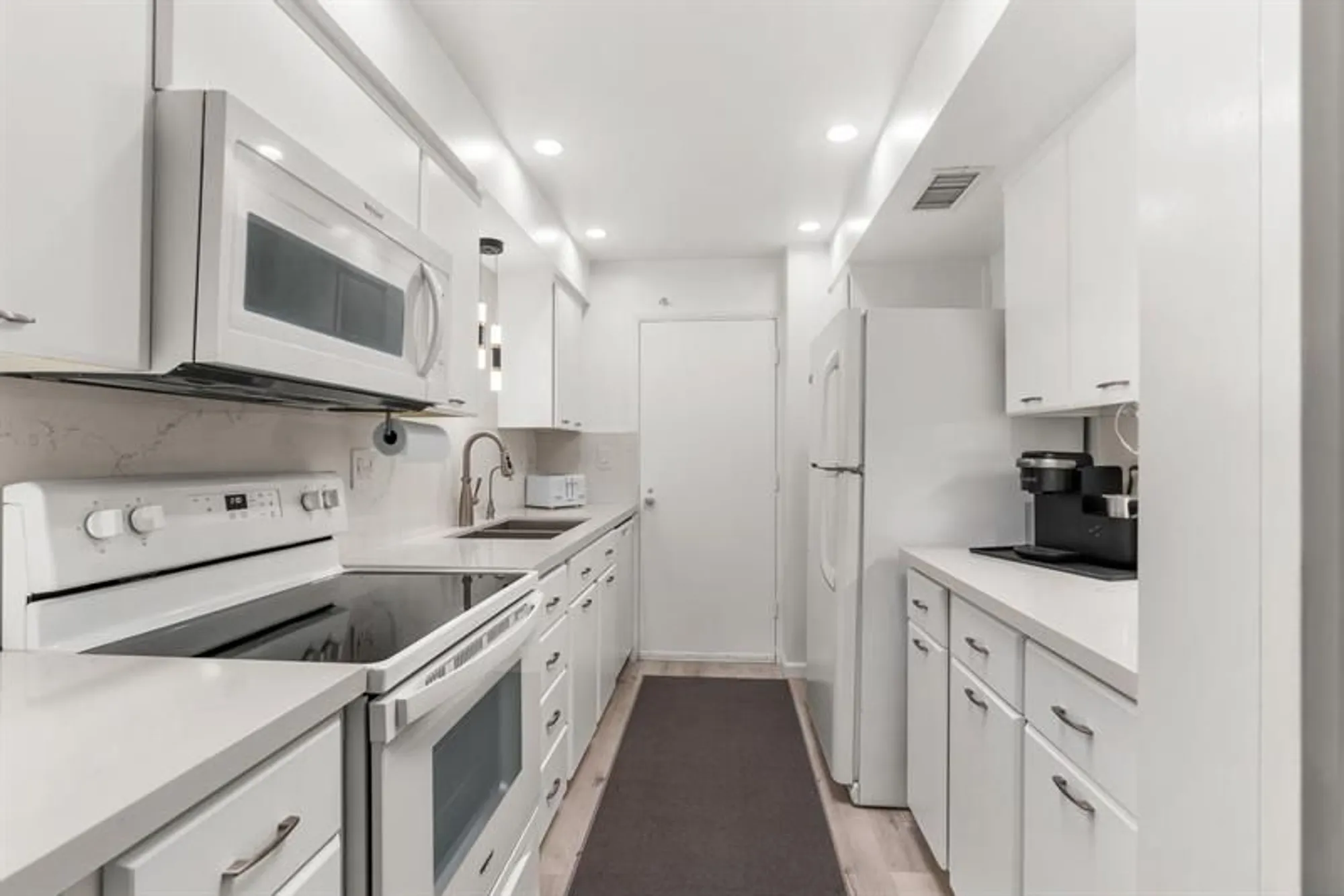 Property Slideshow image 18 of 40 | 3333 ne 34th st apt 412, Fort Lauderdale, FL, 33308