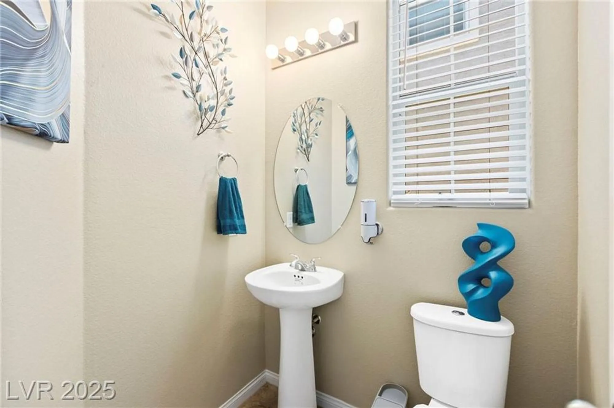 Property Slideshow image 13 of 42 | 44 moon hill dr, Henderson, NV, 89011
