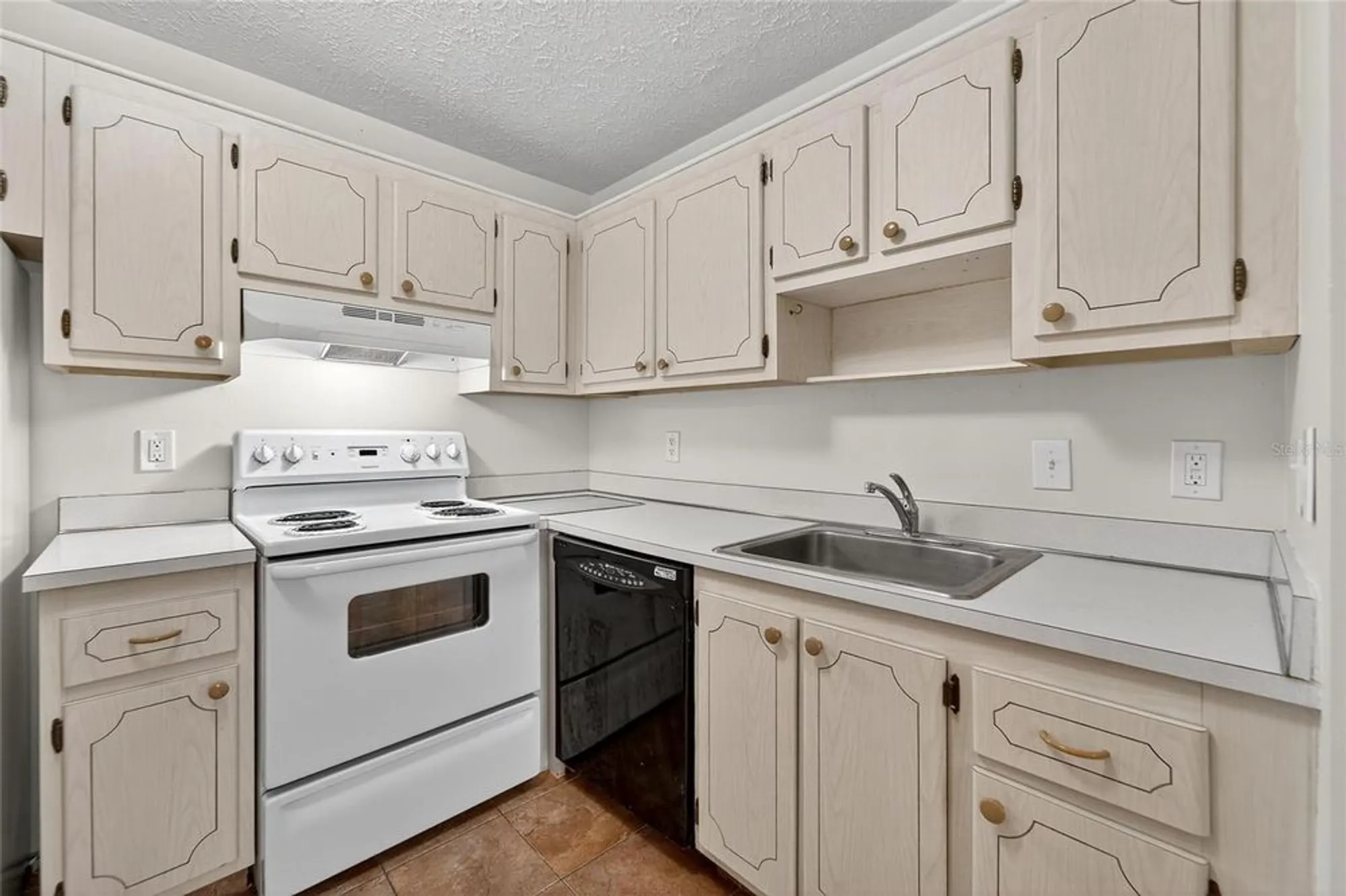 Property Slideshow image 14 of 61 | 1902 andover st apt 203, Sun City Center, FL, 33573