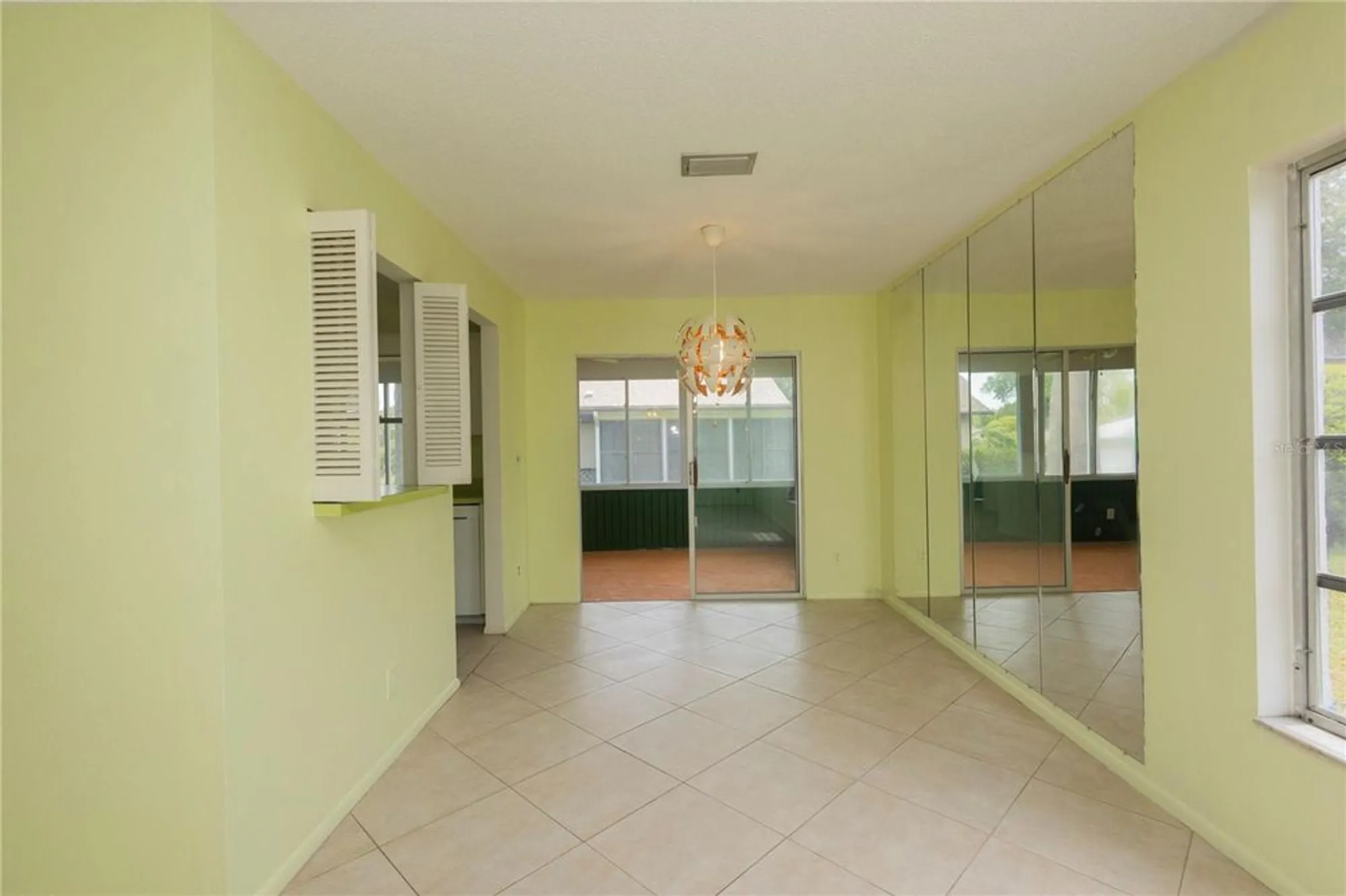 Property Slideshow image 7 of 37 | 8121 casuarina dr, Port Richey, FL, 34668