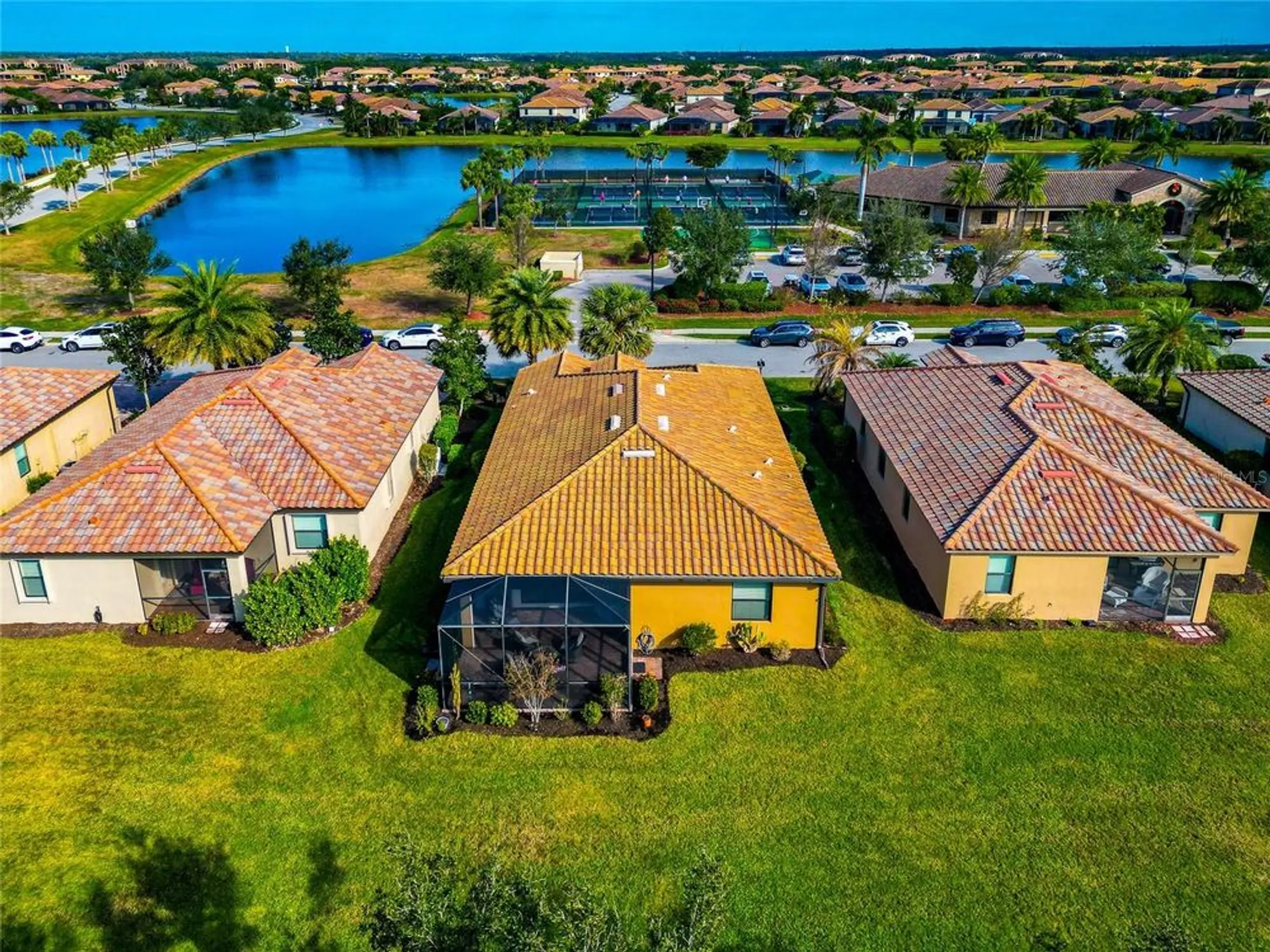 Property Slideshow image 3 of 34 | 6814 willowshire way, Bradenton, FL, 34212