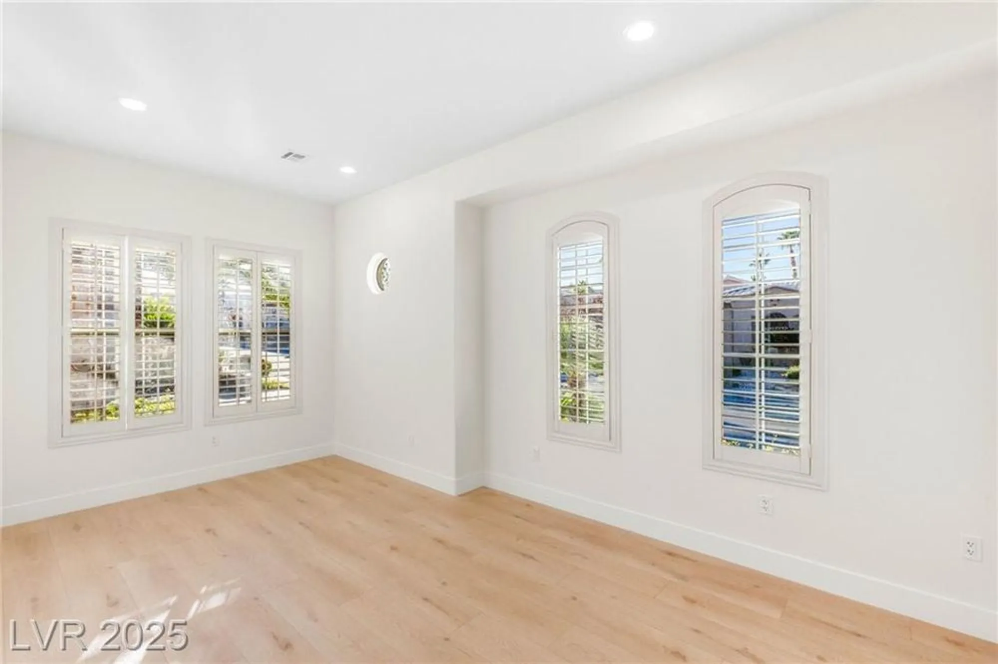 Property Slideshow image 36 of 66 | 4754 riva de romanza st, Las Vegas, NV, 89135