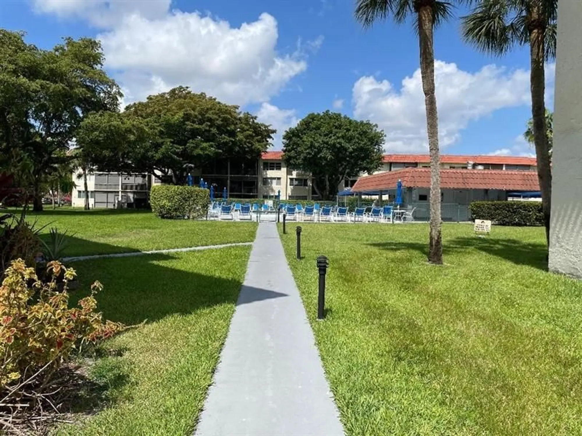 Property Slideshow image 40 of 44 | 9300 n hollybrook lake dr 303, Pembroke Pines, FL, 33025