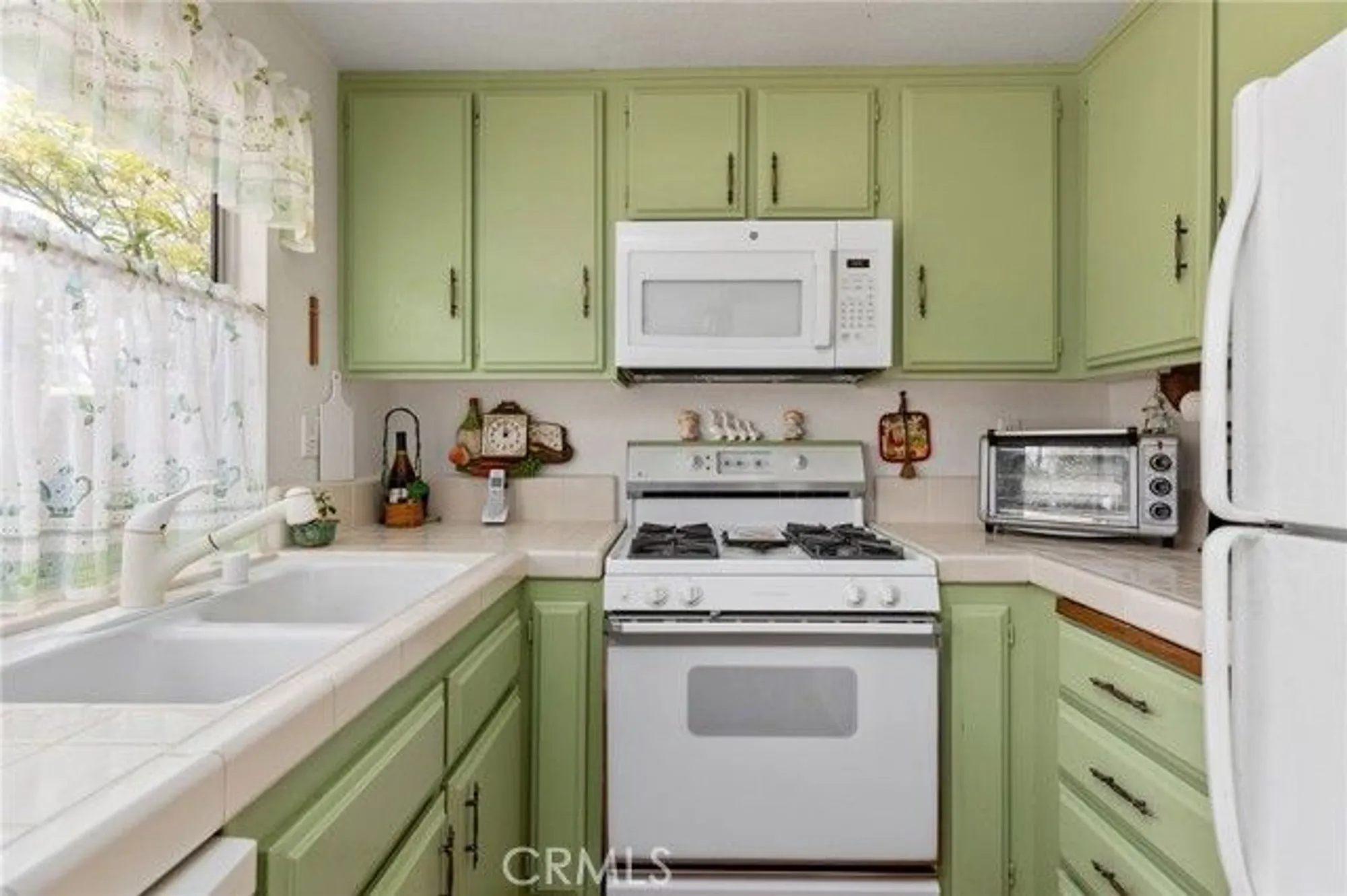 Property Slideshow image 8 of 29 | 672 la quinta dr, Banning, CA, 92220